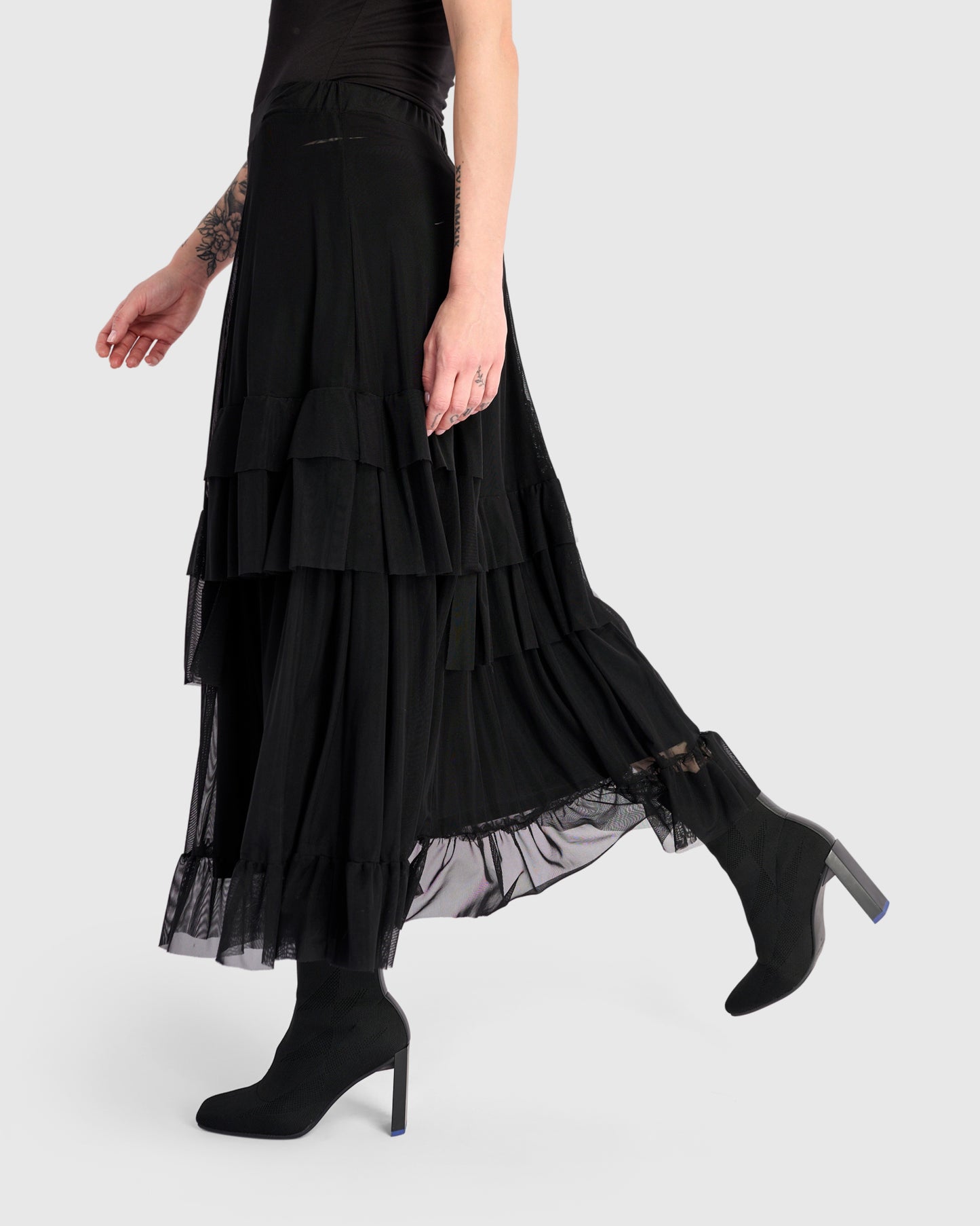 חצאית עלי שלכת שחורה