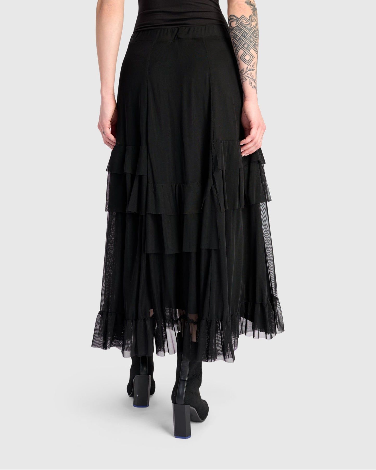 חצאית עלי שלכת שחורה