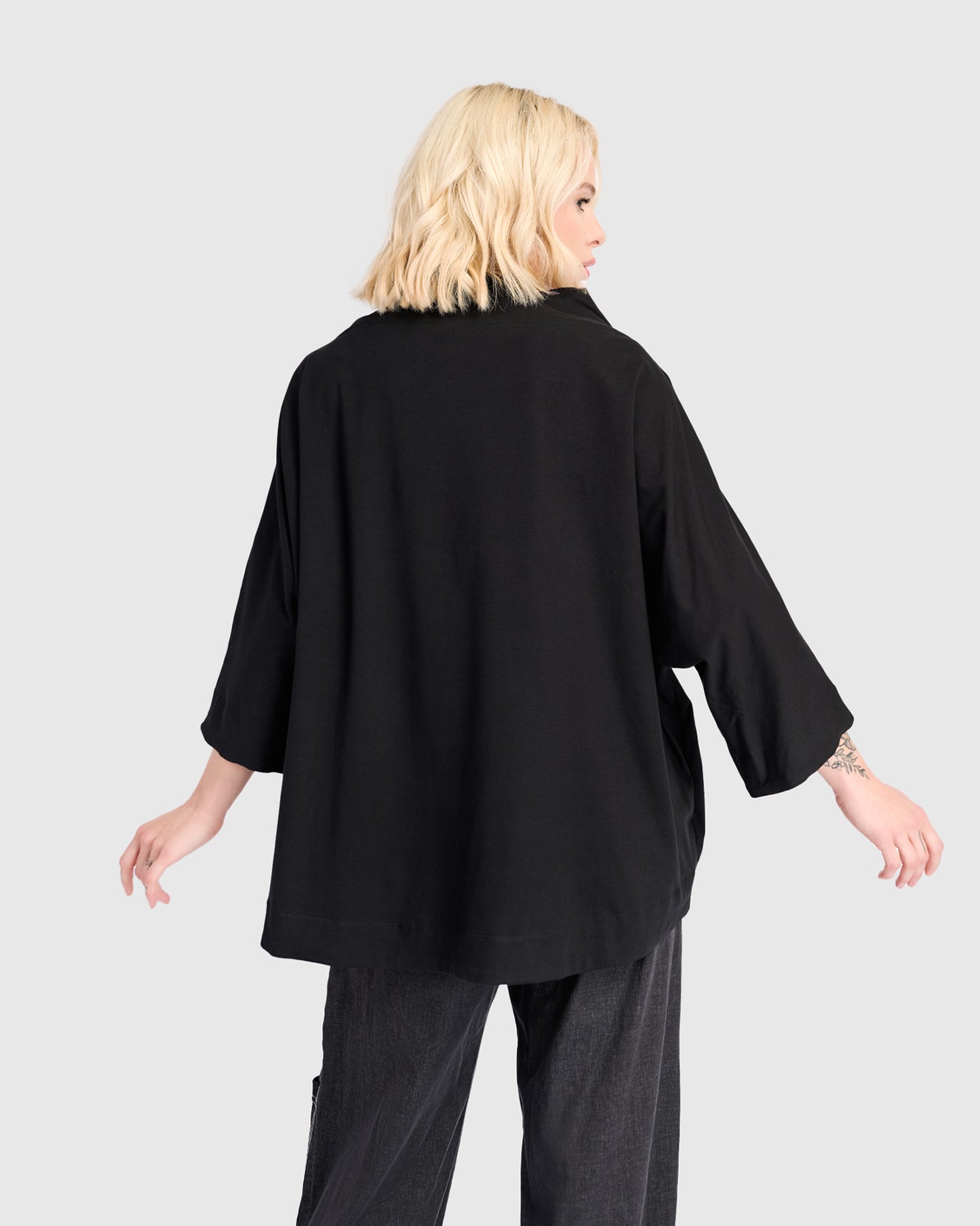 סווטשירט קייצי שחור