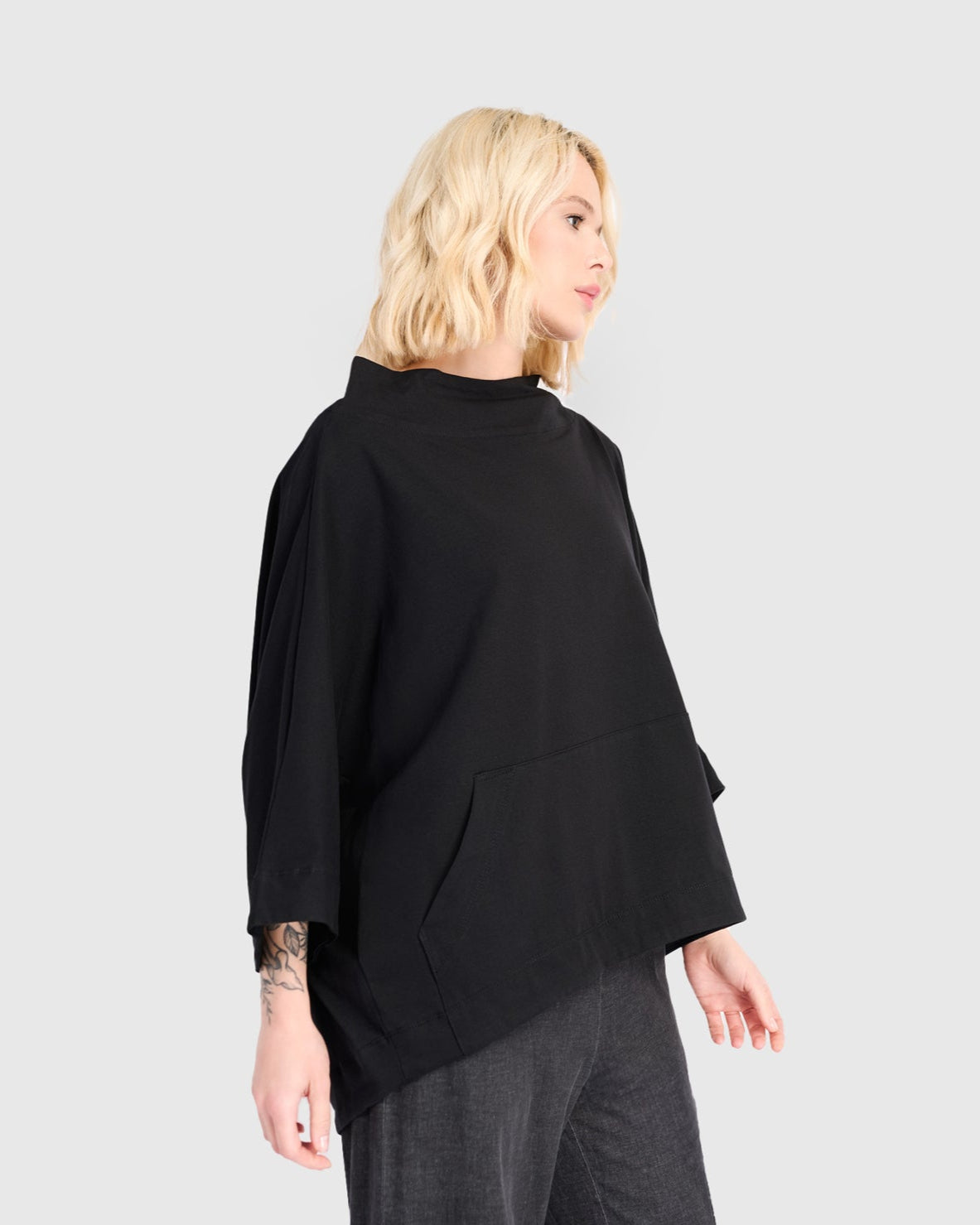 סווטשירט קייצי שחור