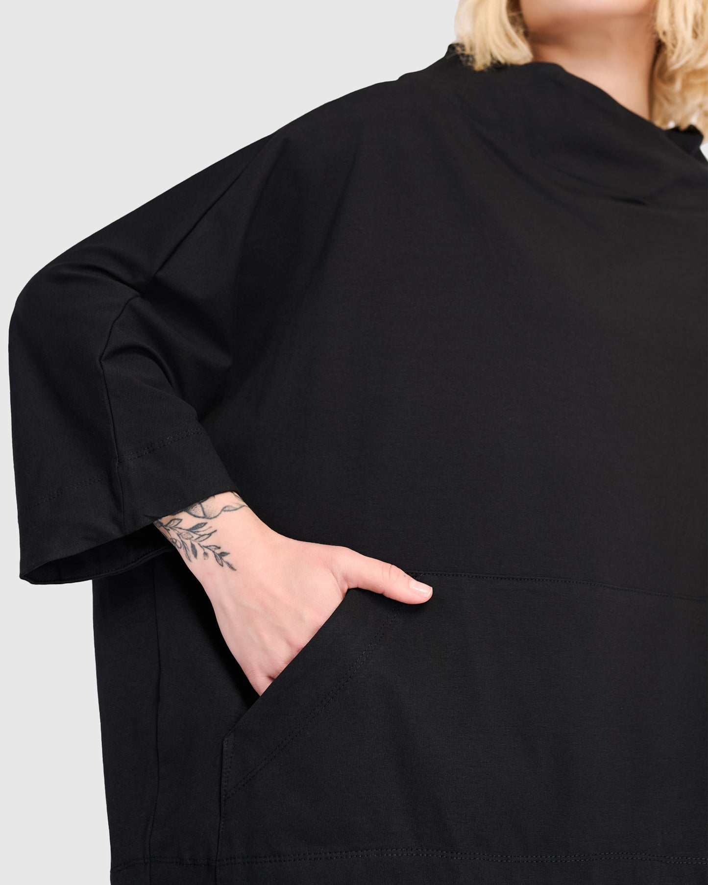 סווטשירט קייצי שחור