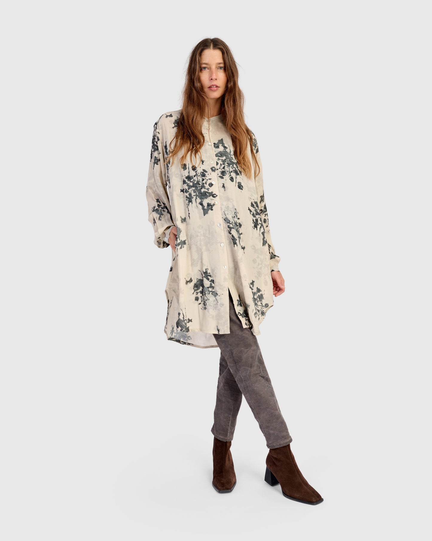 טוניקה לילוש מכופתרת אפורה