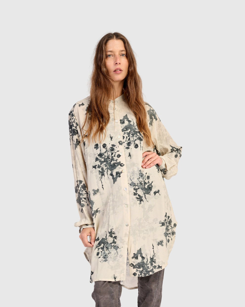 טוניקה לילוש מכופתרת אפורה