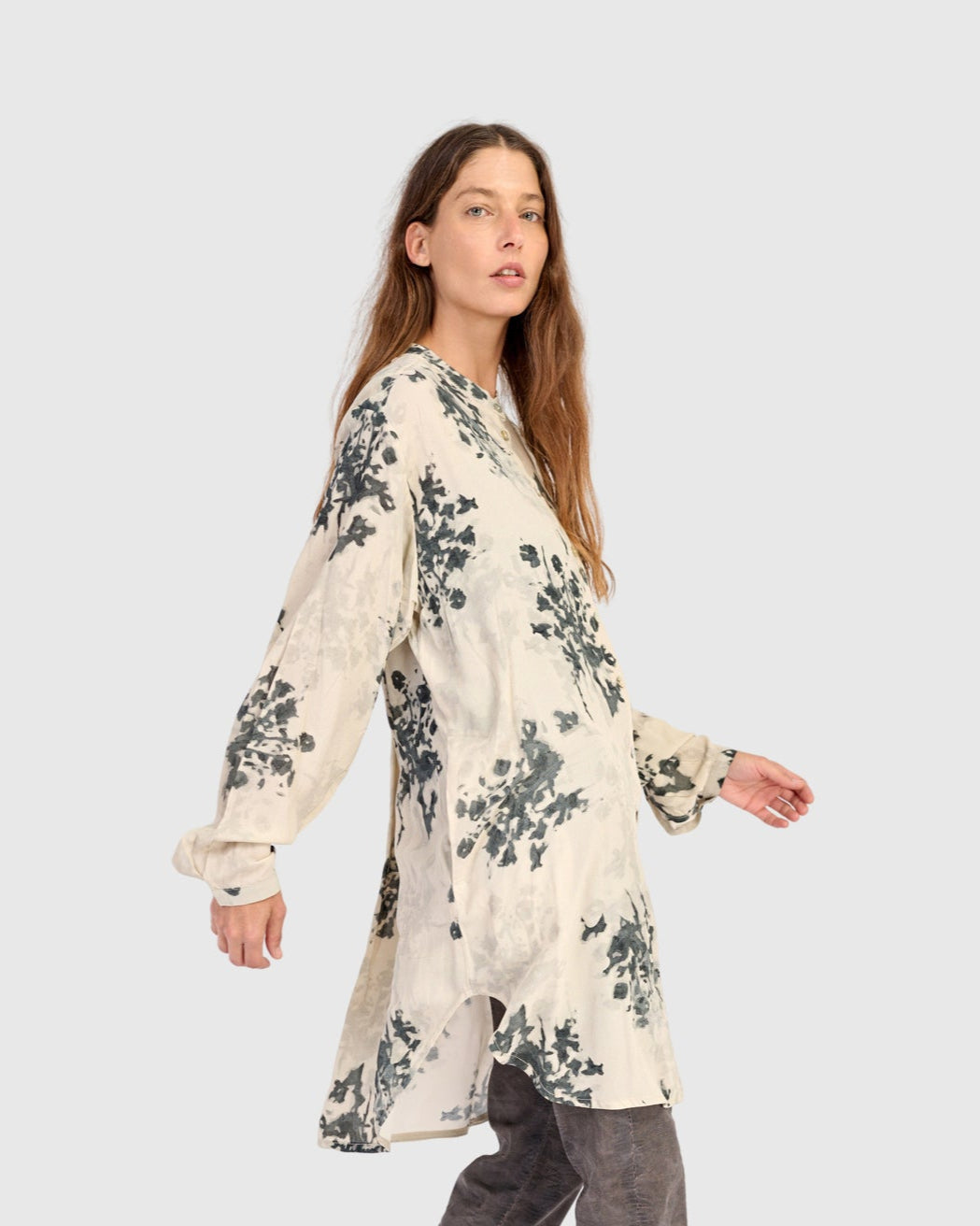 טוניקה לילוש מכופתרת אפורה