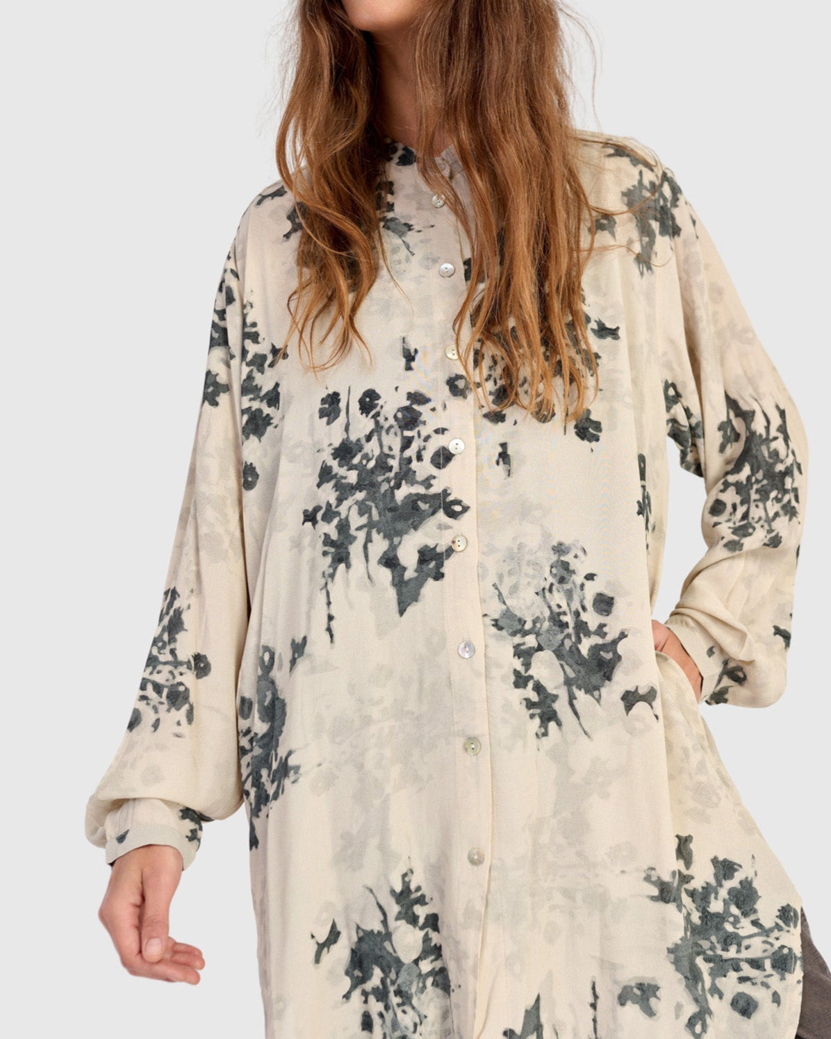 טוניקה לילוש מכופתרת אפורה