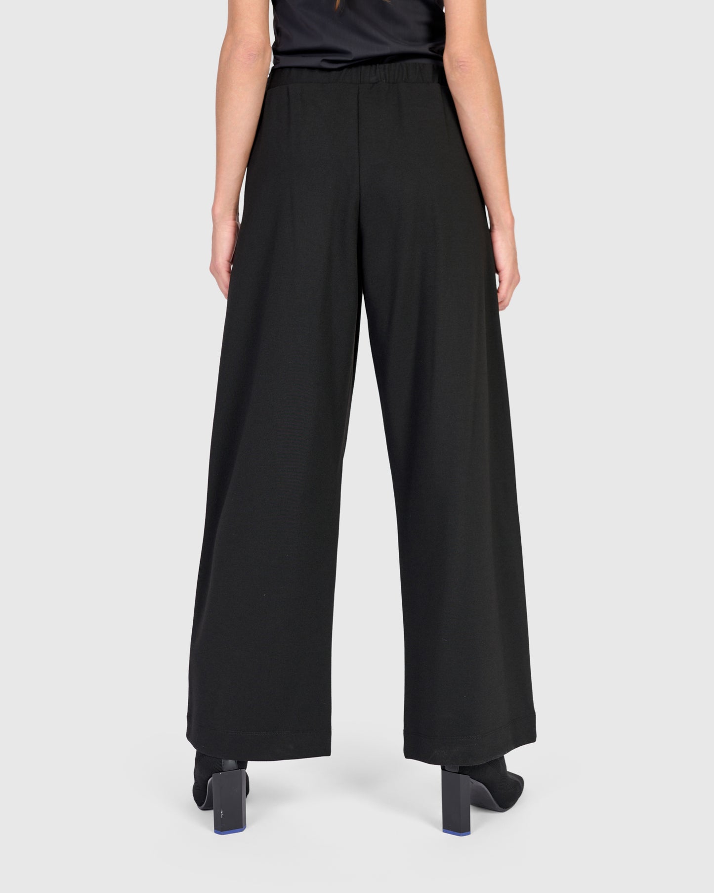 מכנסי בסטי שחור