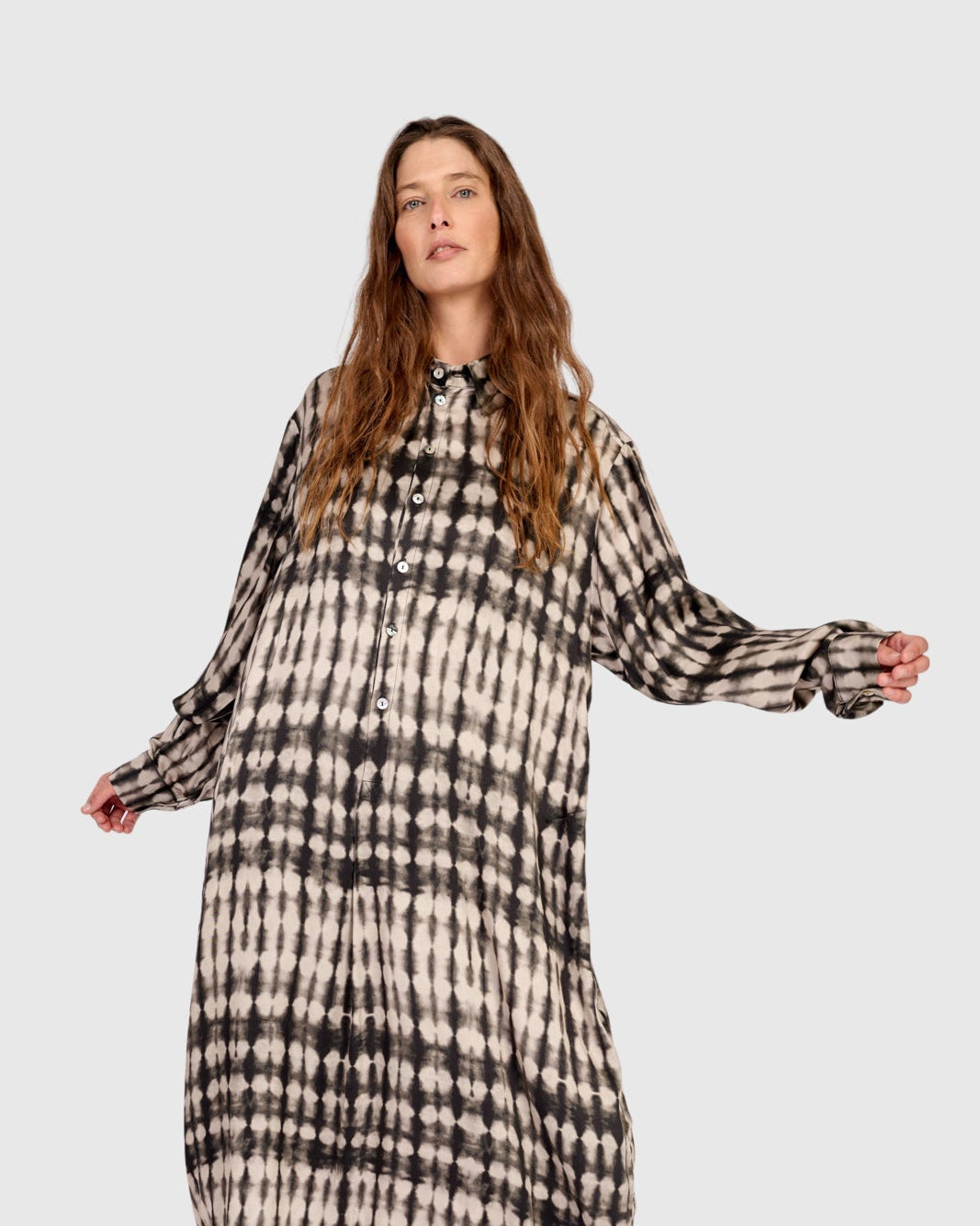 שמלה יוסף  מודפסת שחורה לבנה