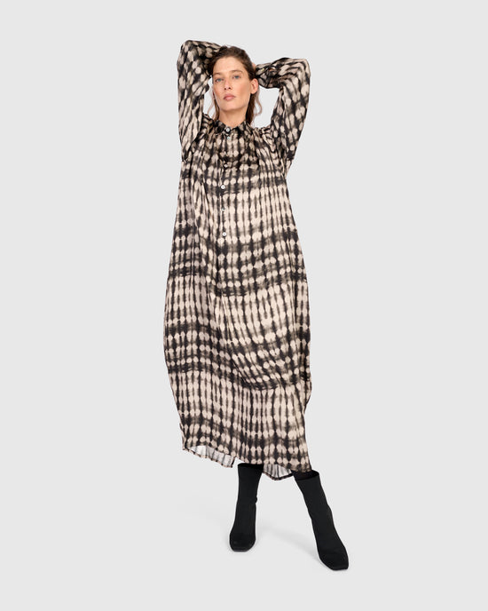 שמלה יוסף  מודפסת שחורה לבנה