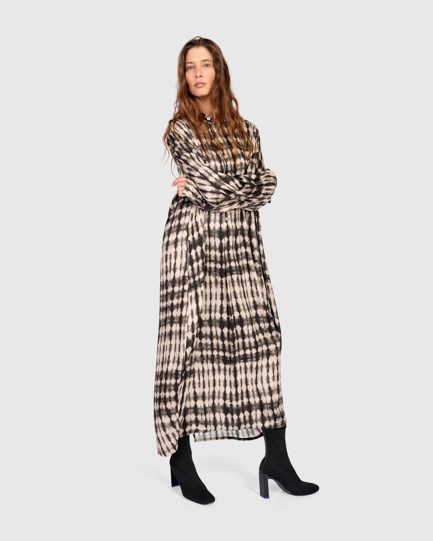 שמלה יוסף  מודפסת שחורה לבנה