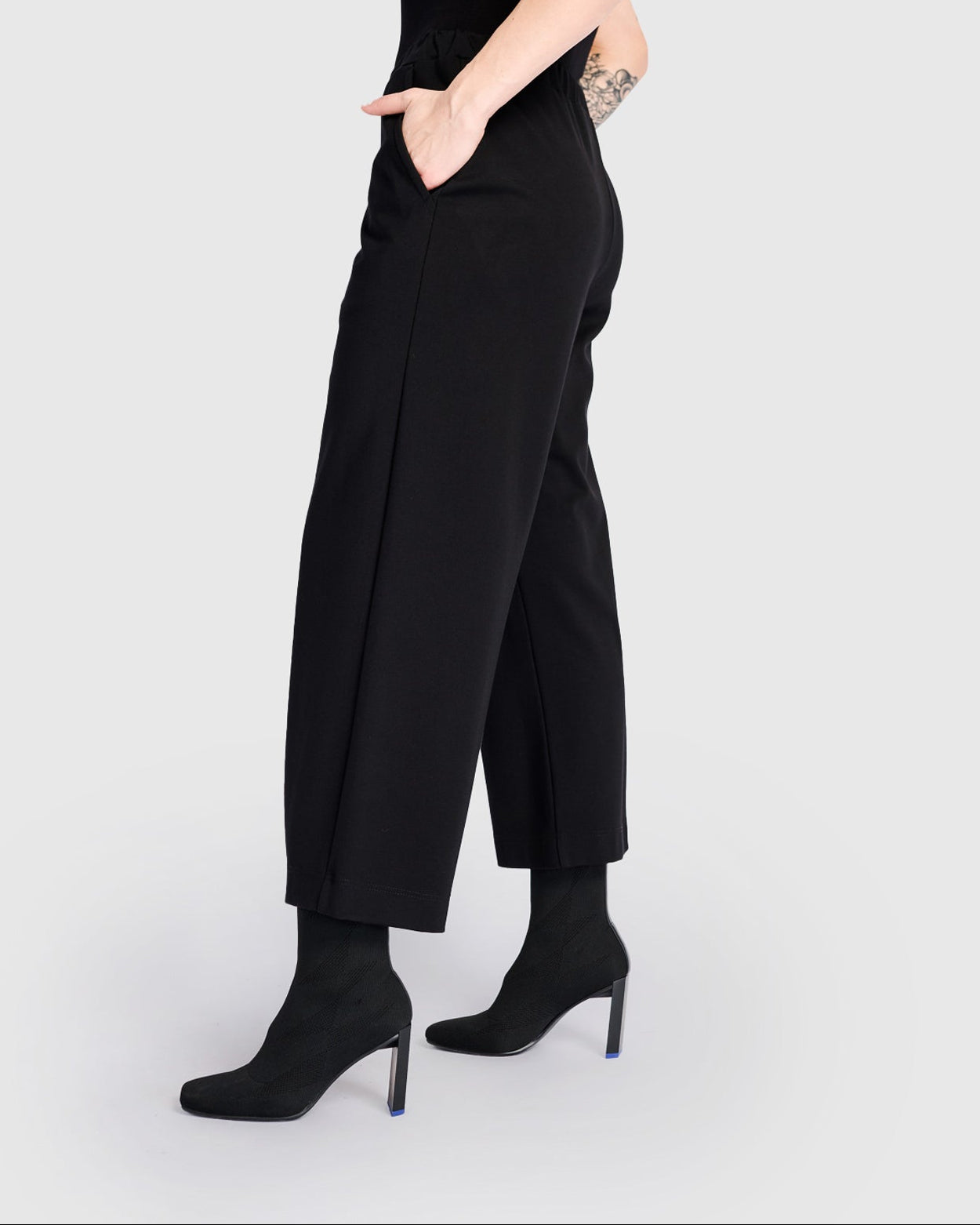 מכנסי בסטי שחור ג'רסי