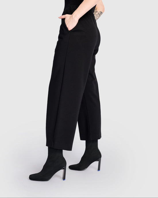 מכנסי בסטי שחור ג'רסי