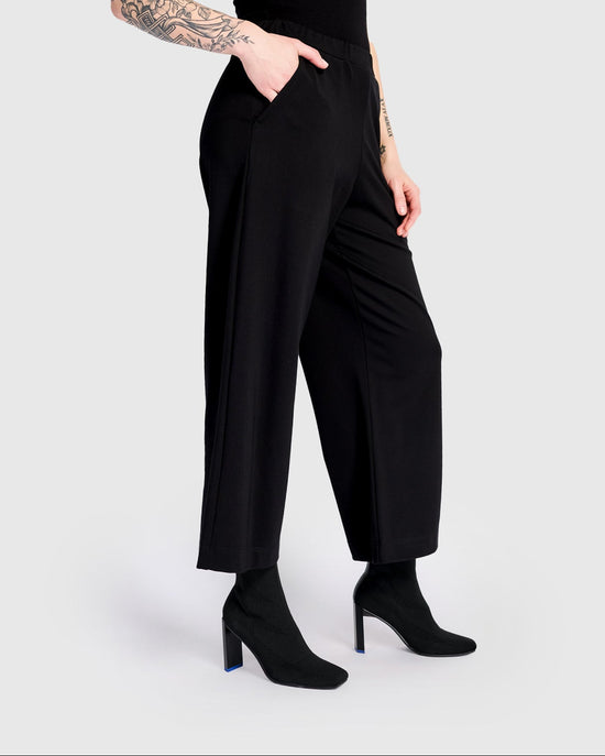 מכנסי בסטי שחור ג'רסי