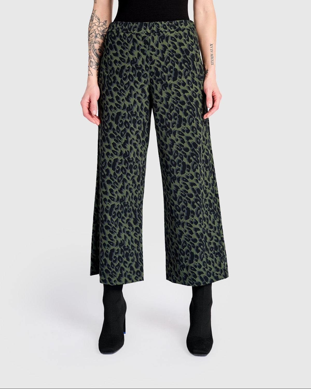 מכנסי בסטי מודפס ירוק טכנו