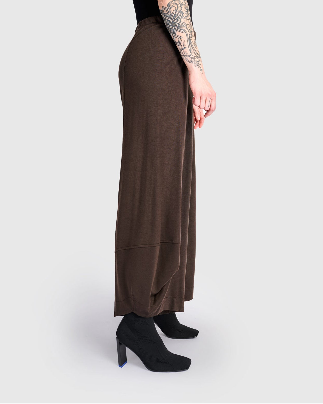 מכנסי פונטו חום ג'רסי