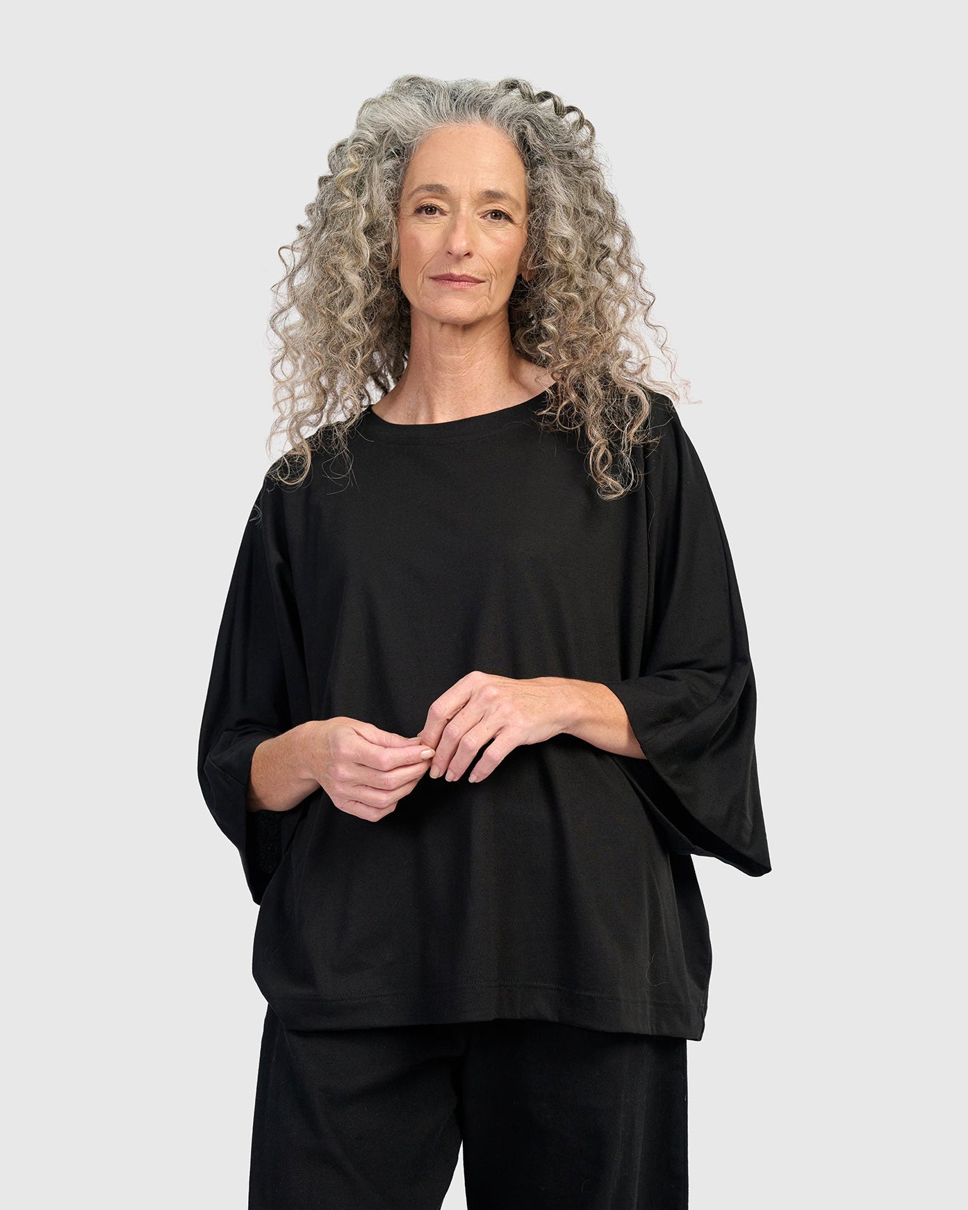 טישירט אורבן ביסלי שחור
