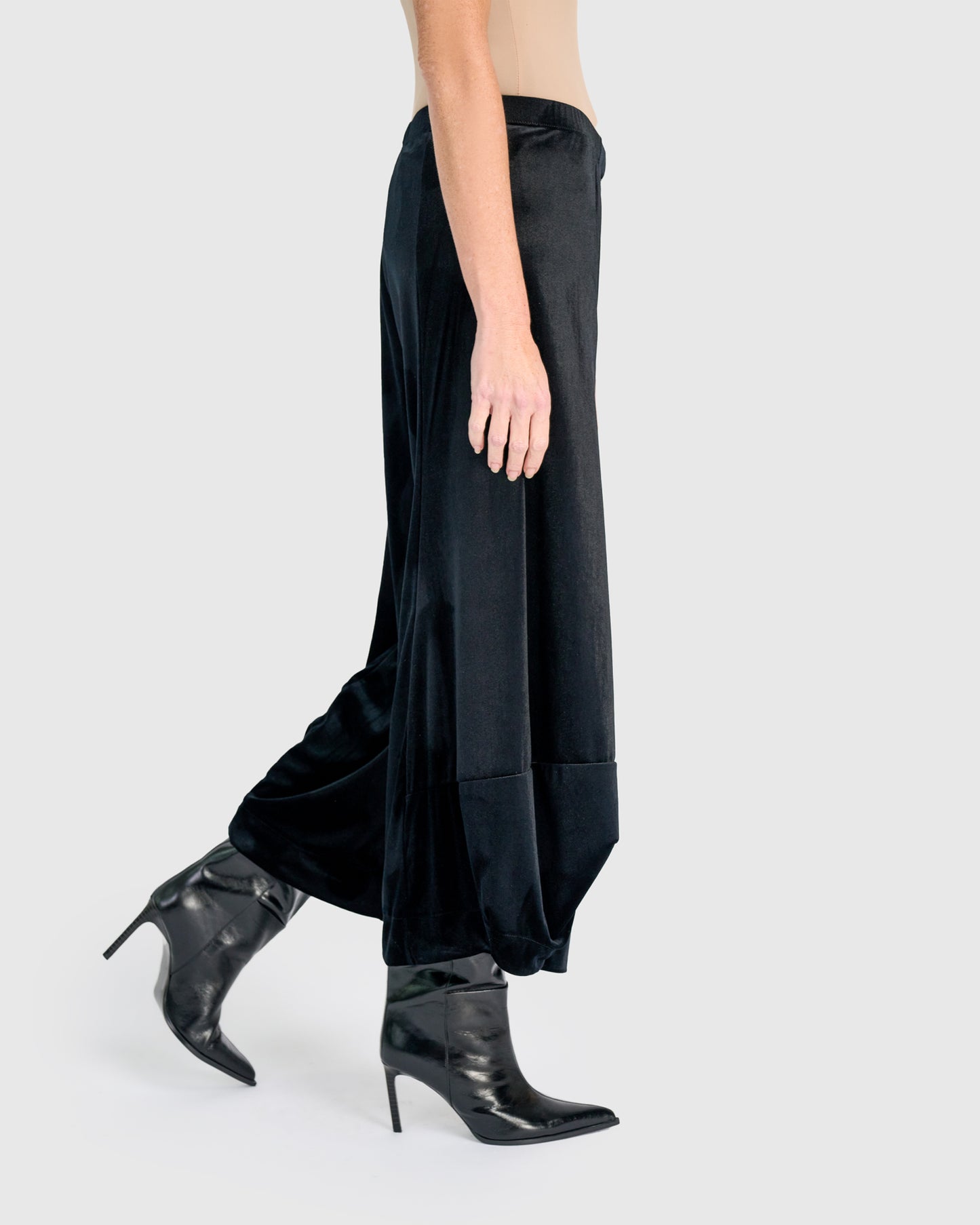 מכנסי פונטו קטיפה מבריקה שחור