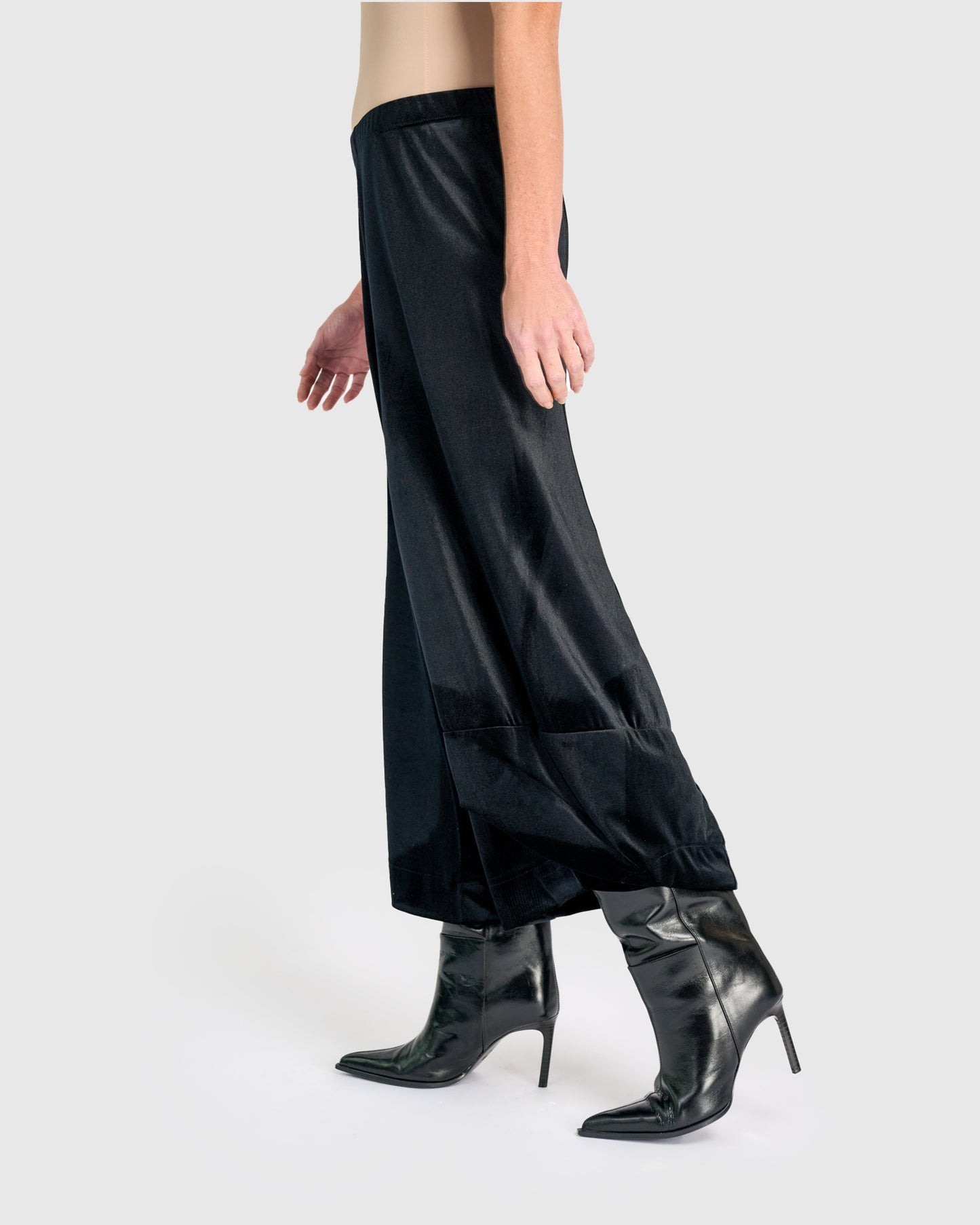 מכנסי פונטו קטיפה מבריקה שחור