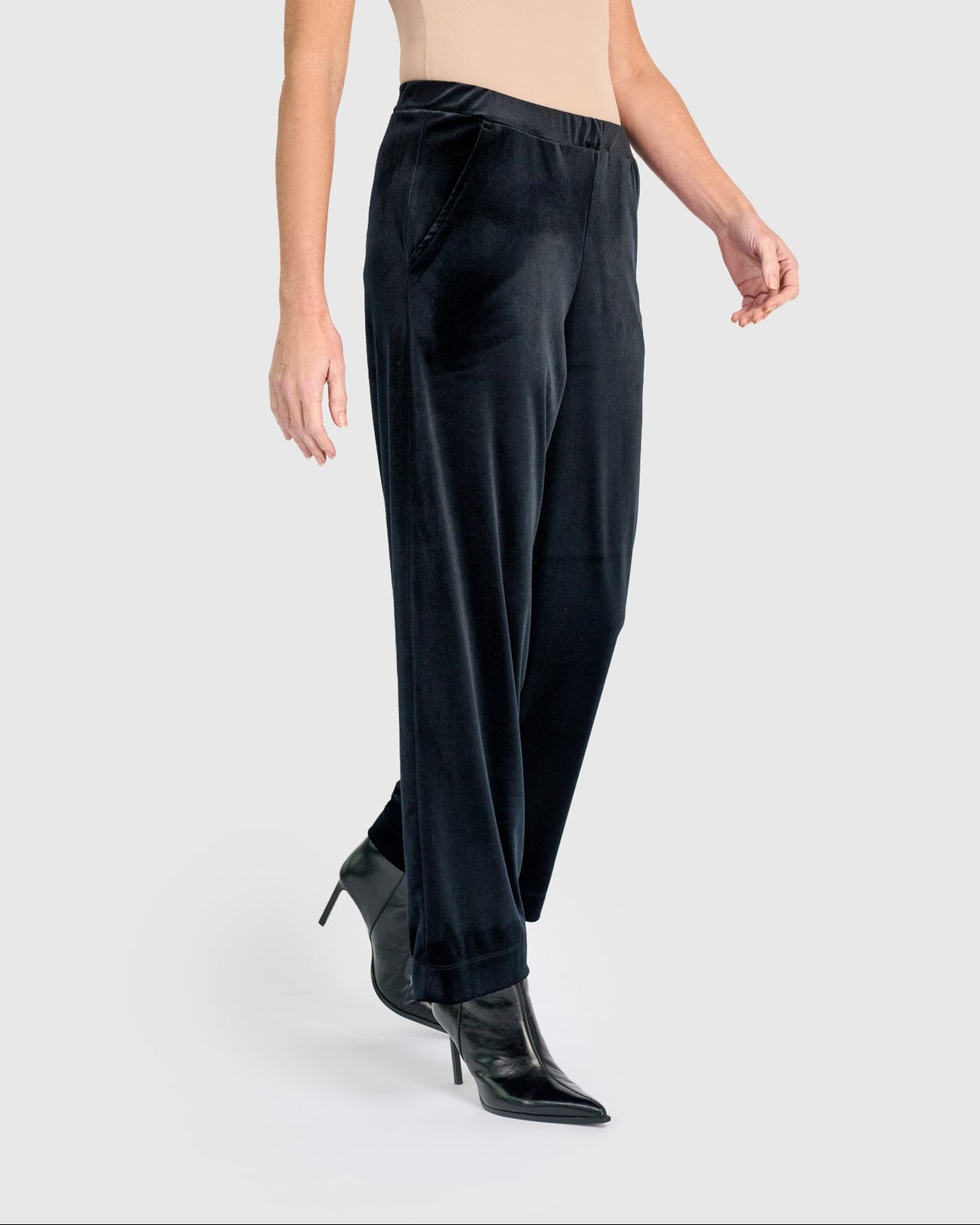 מכנסי בסטי קטיפה מבריקה שחור