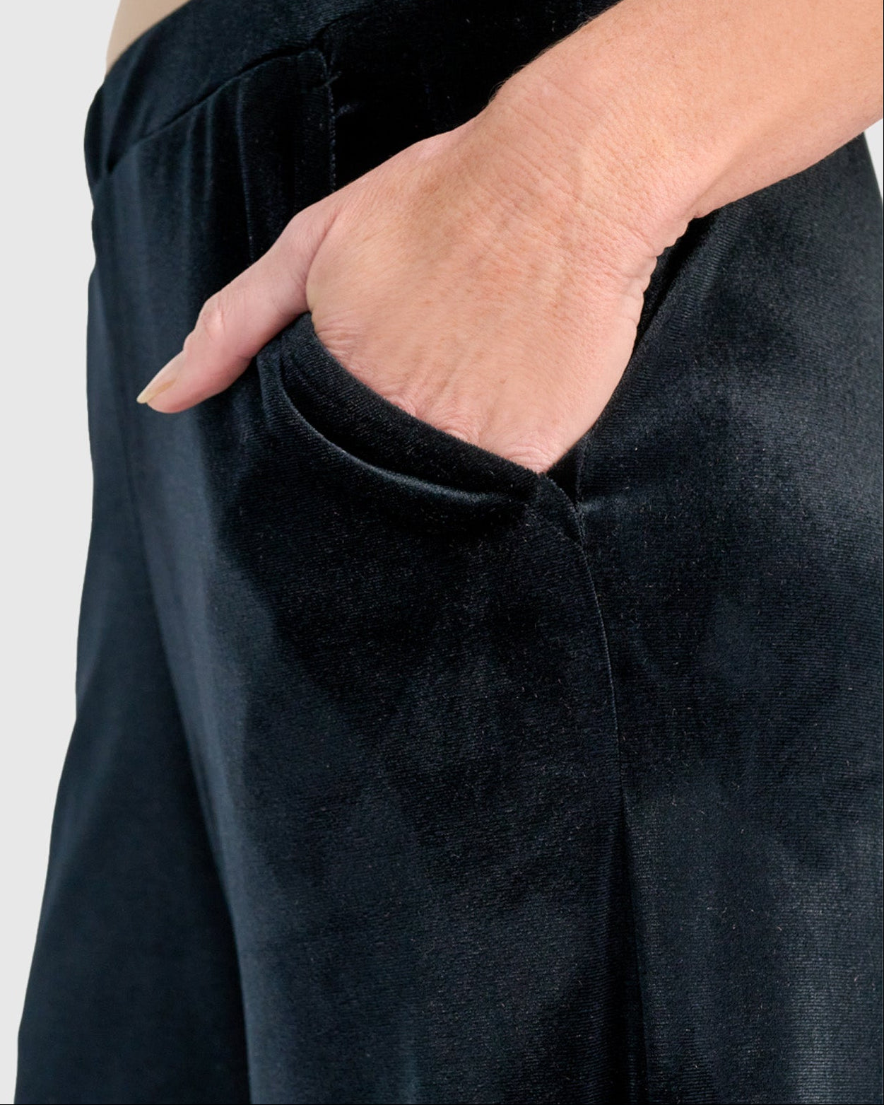 מכנסי בסטי קטיפה מבריקה שחור