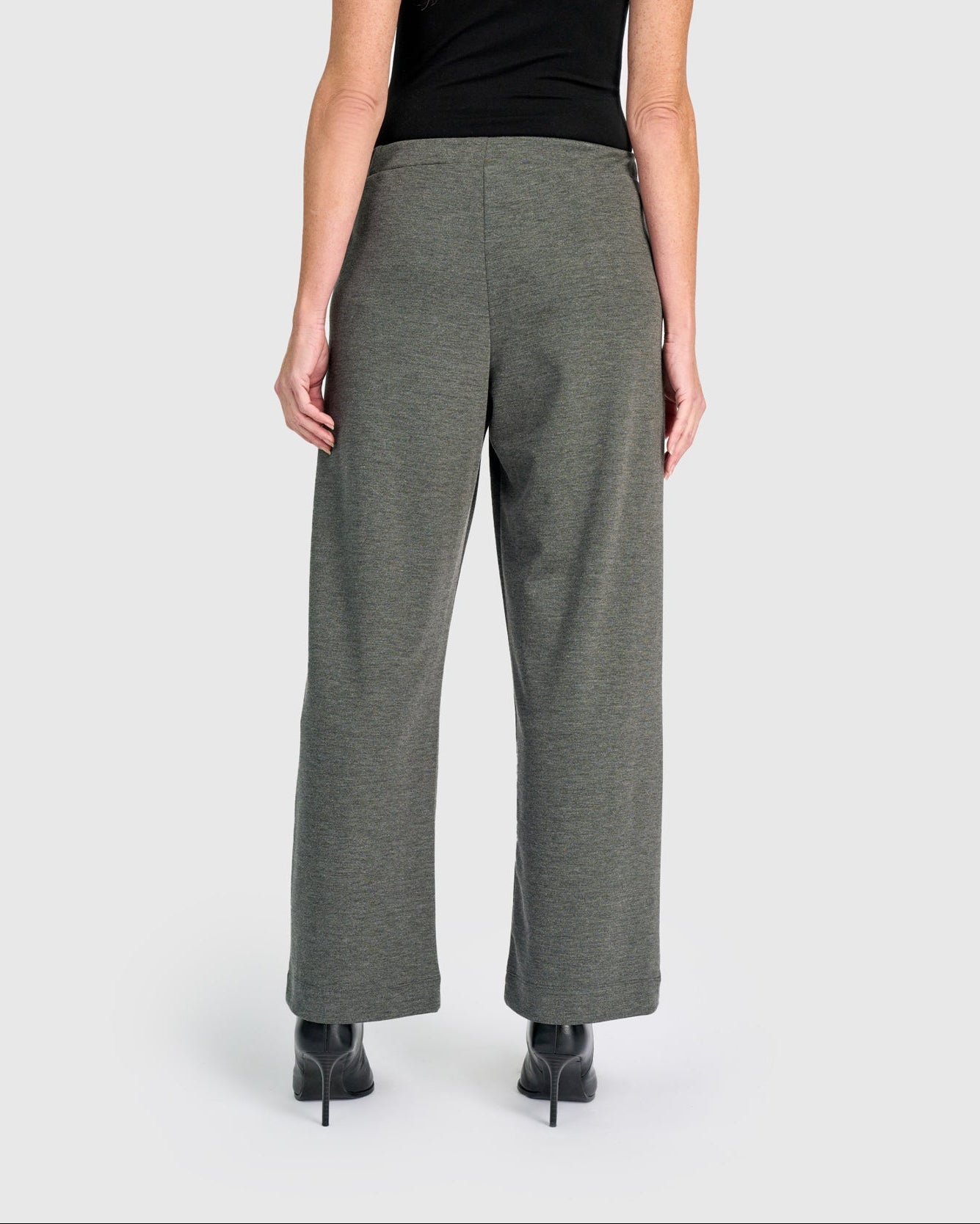 מכנסי בסטי אפור כהה