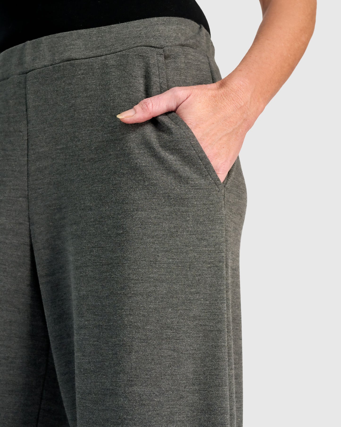 מכנסי בסטי אפור כהה