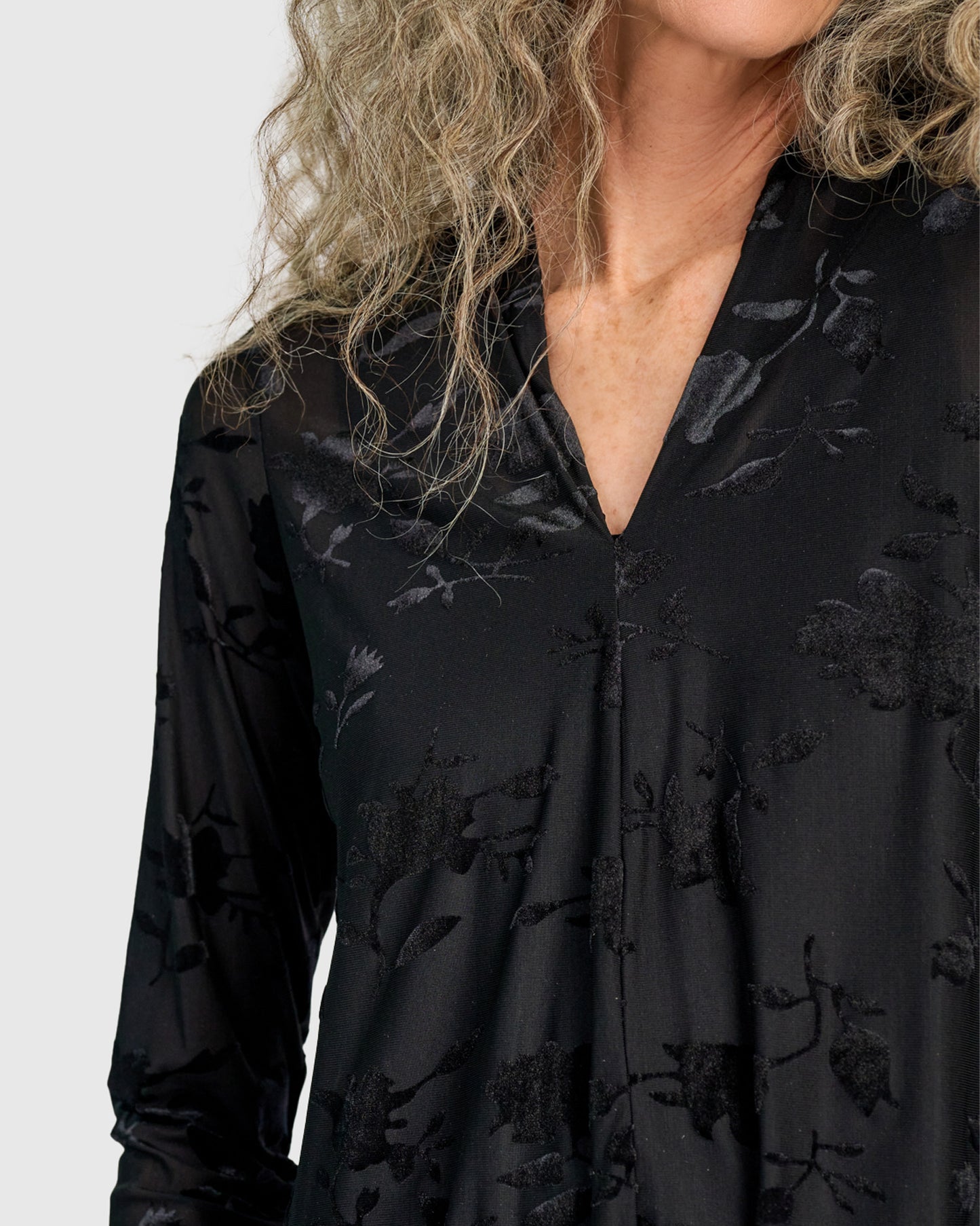 טוניקה דובדבנית פרח קטיפה שחור