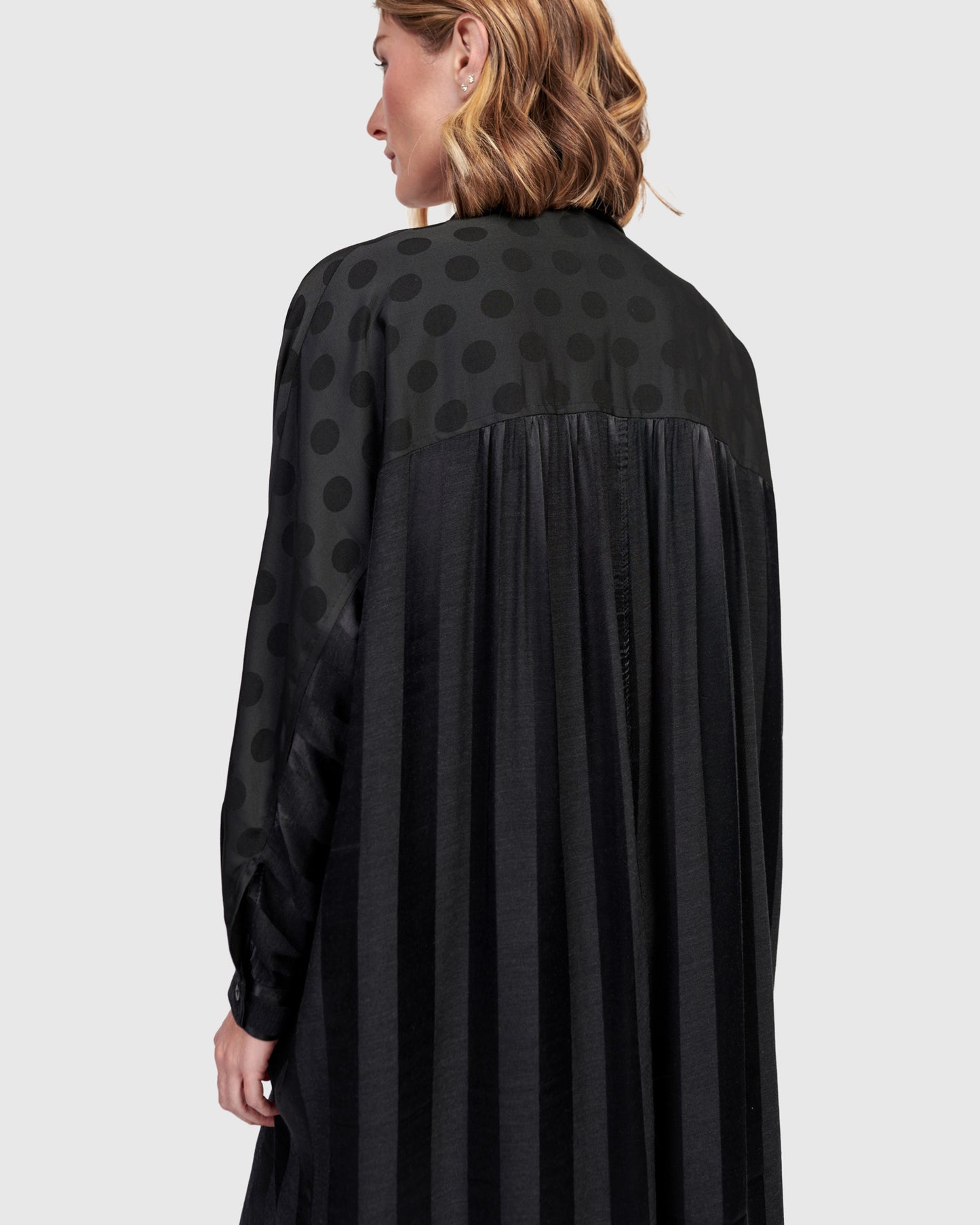 שמלה מעיל שחורה