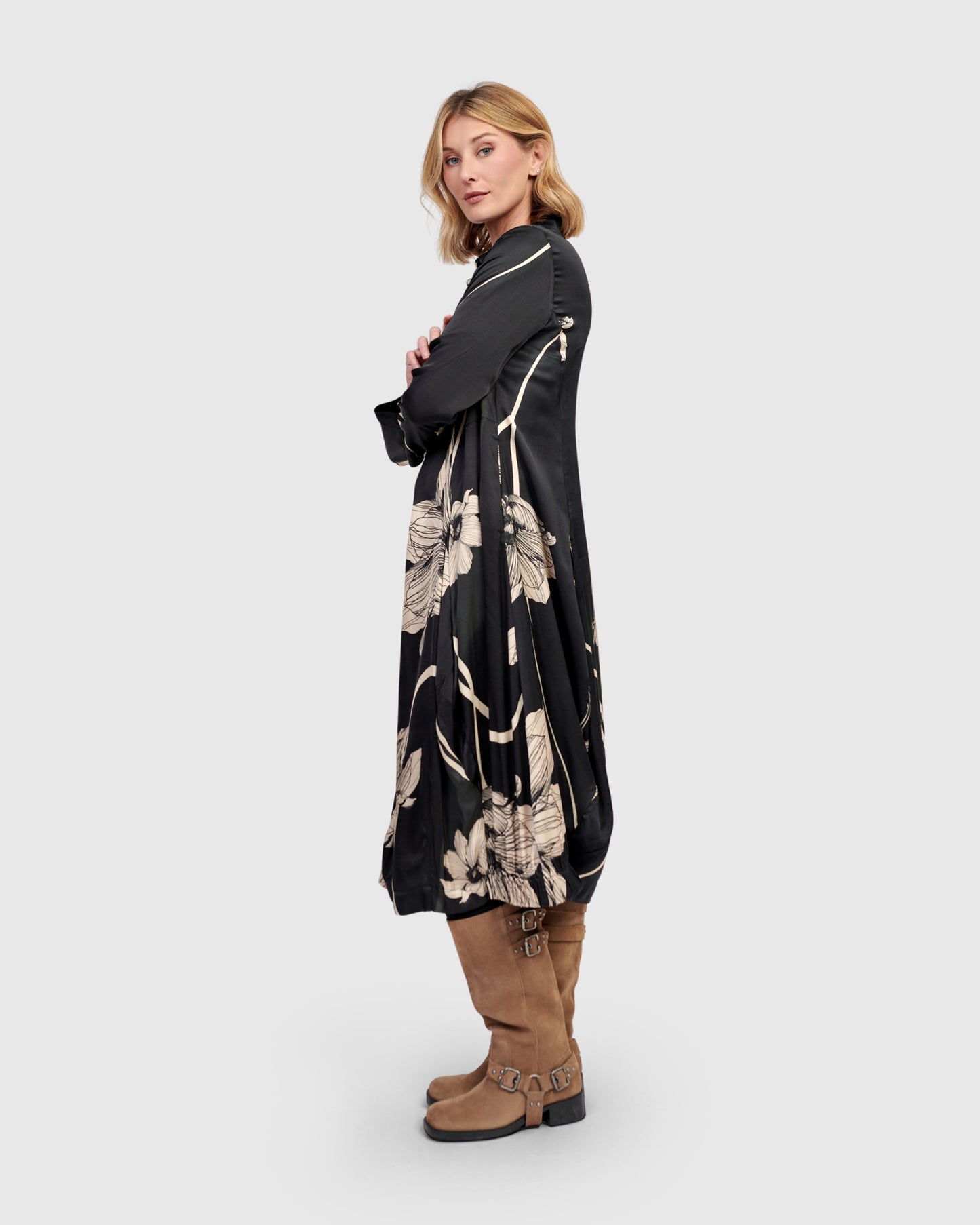 שמלה מחוייטת פרחונית