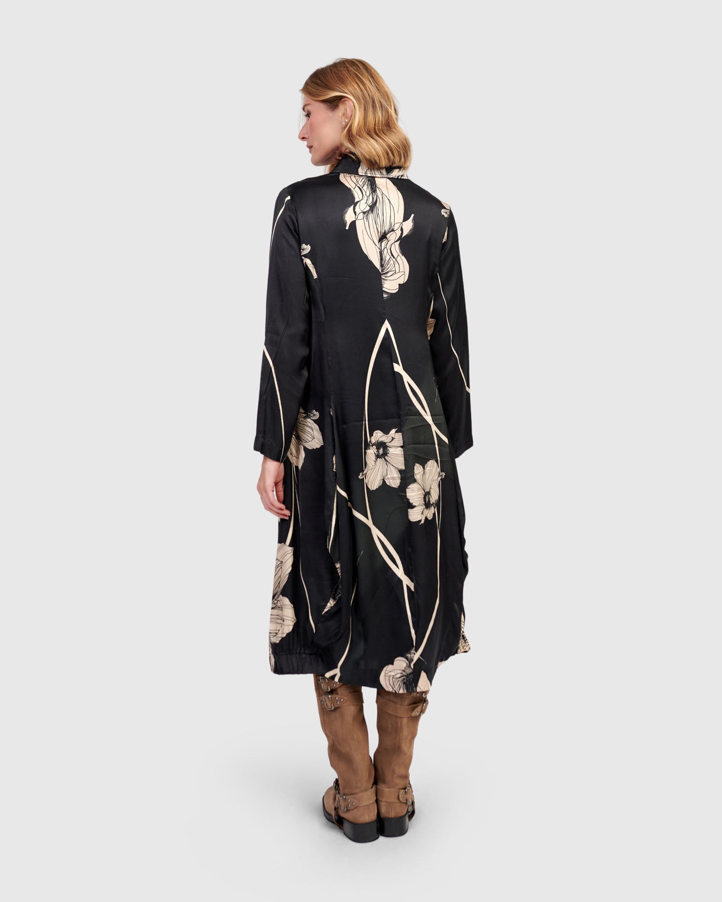 שמלה מחוייטת פרחונית