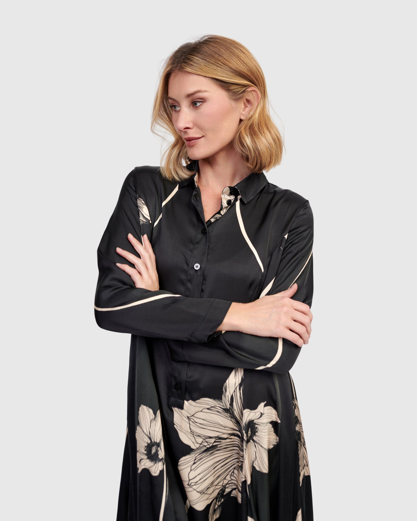 שמלה מחוייטת פרחונית