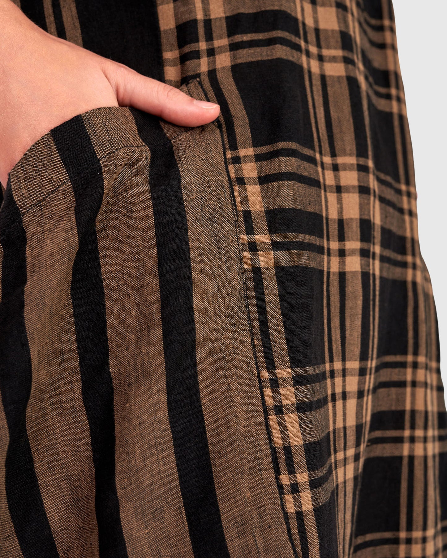 שמלה יערה פשתן שחורה