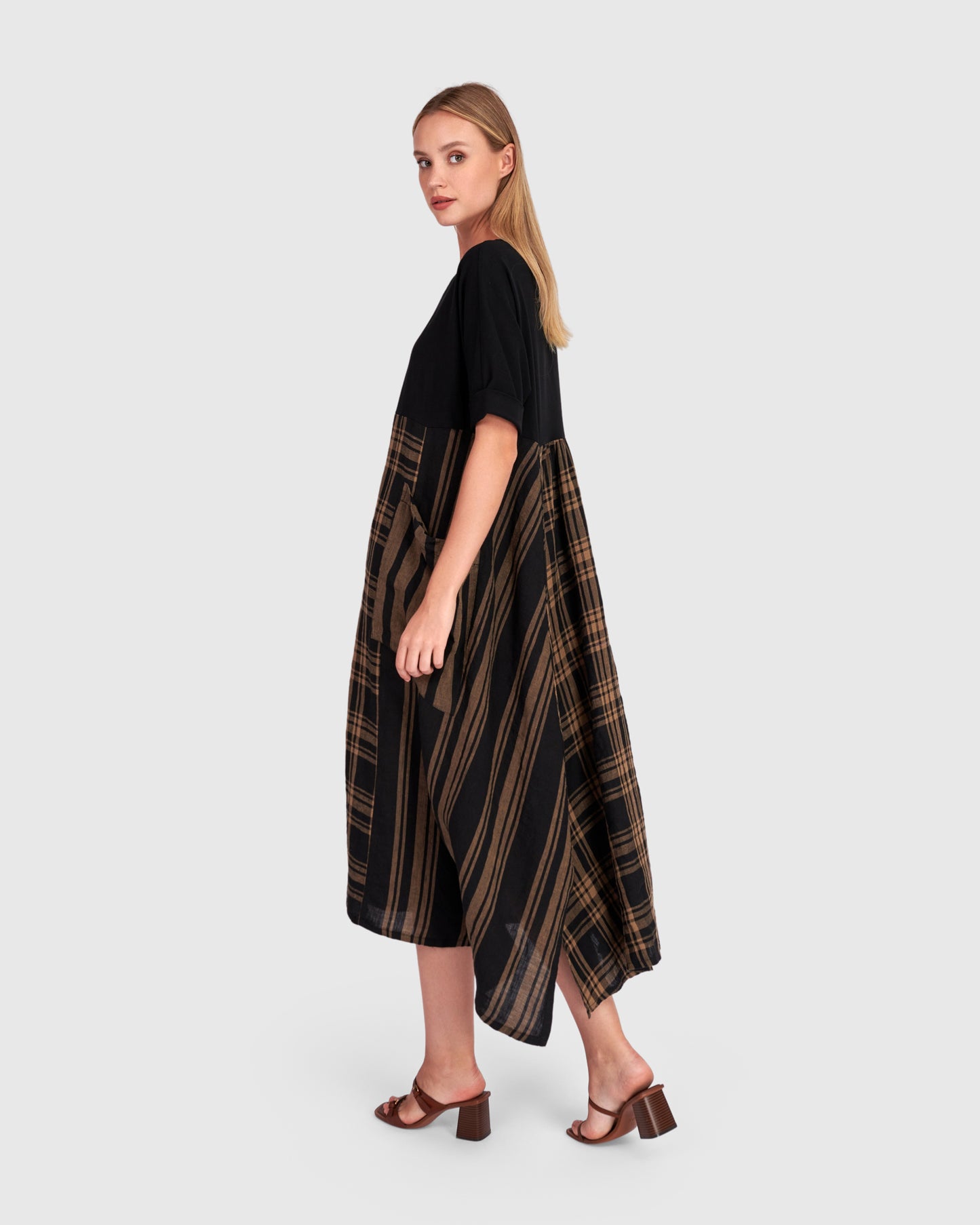 שמלה יערה פשתן שחורה