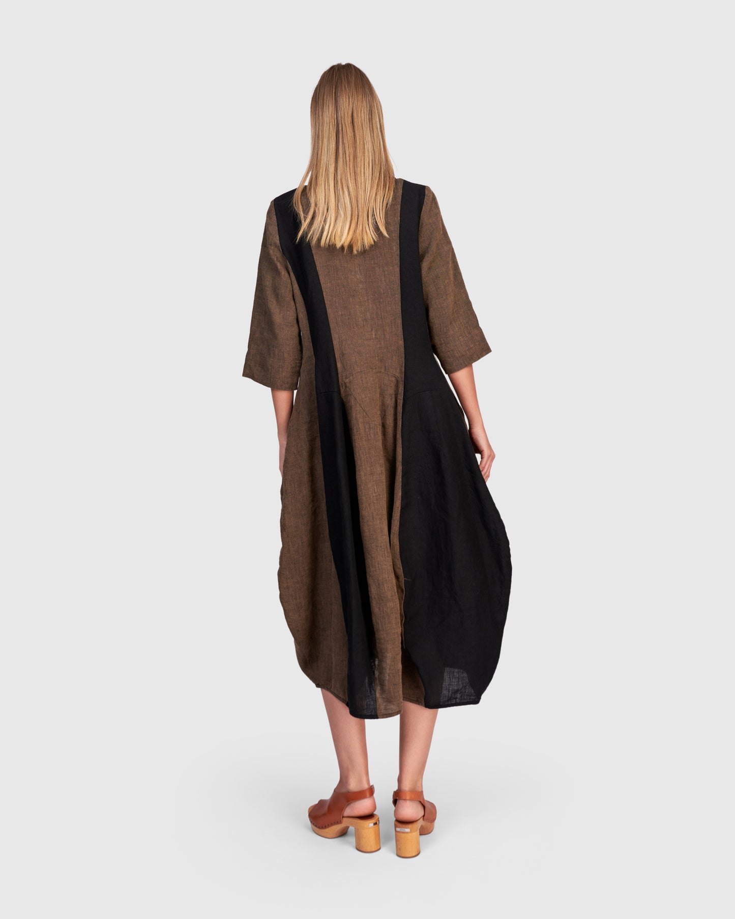 שמלה גולדי פשתן חומה