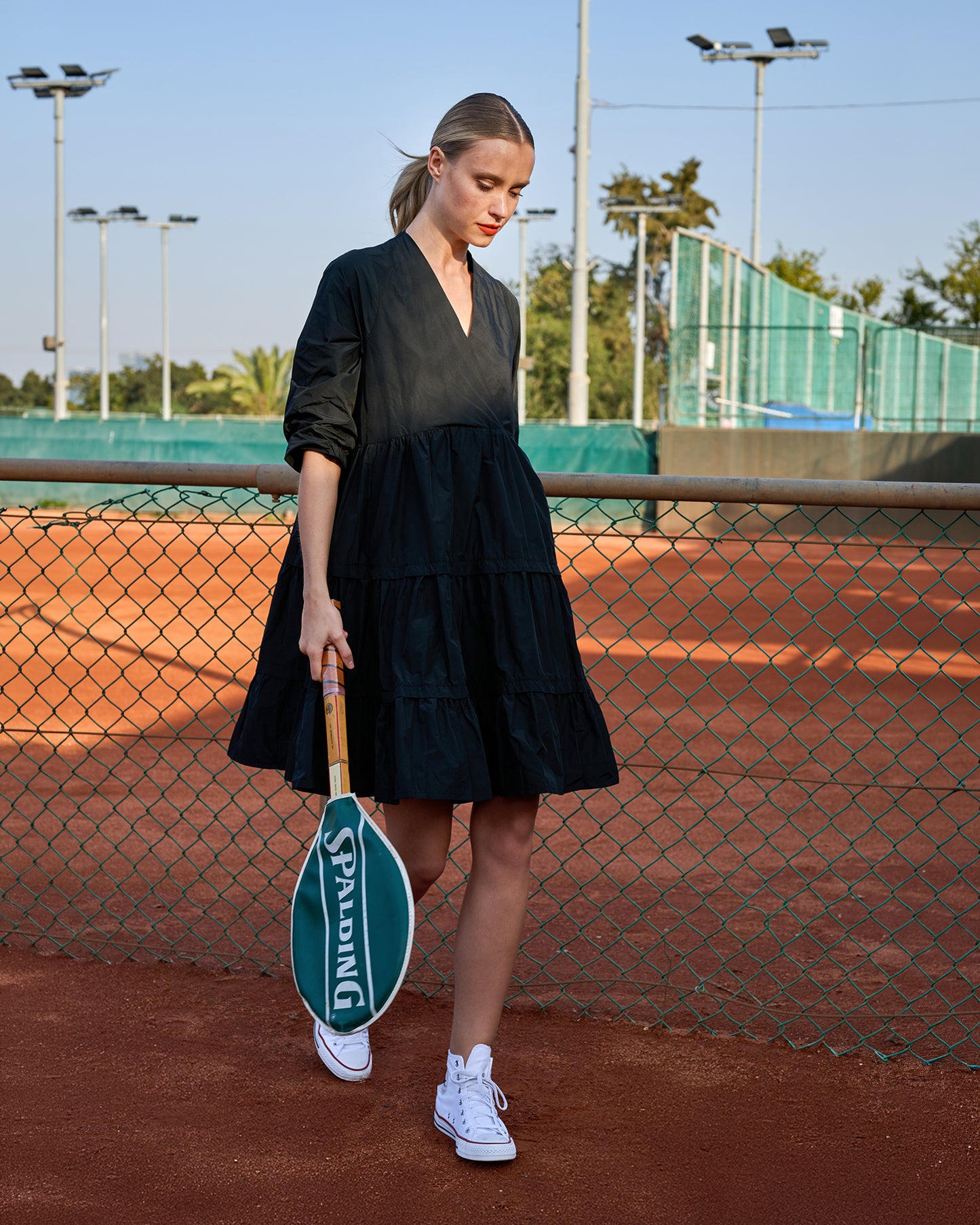 שמלה אורבן קומות שחורה