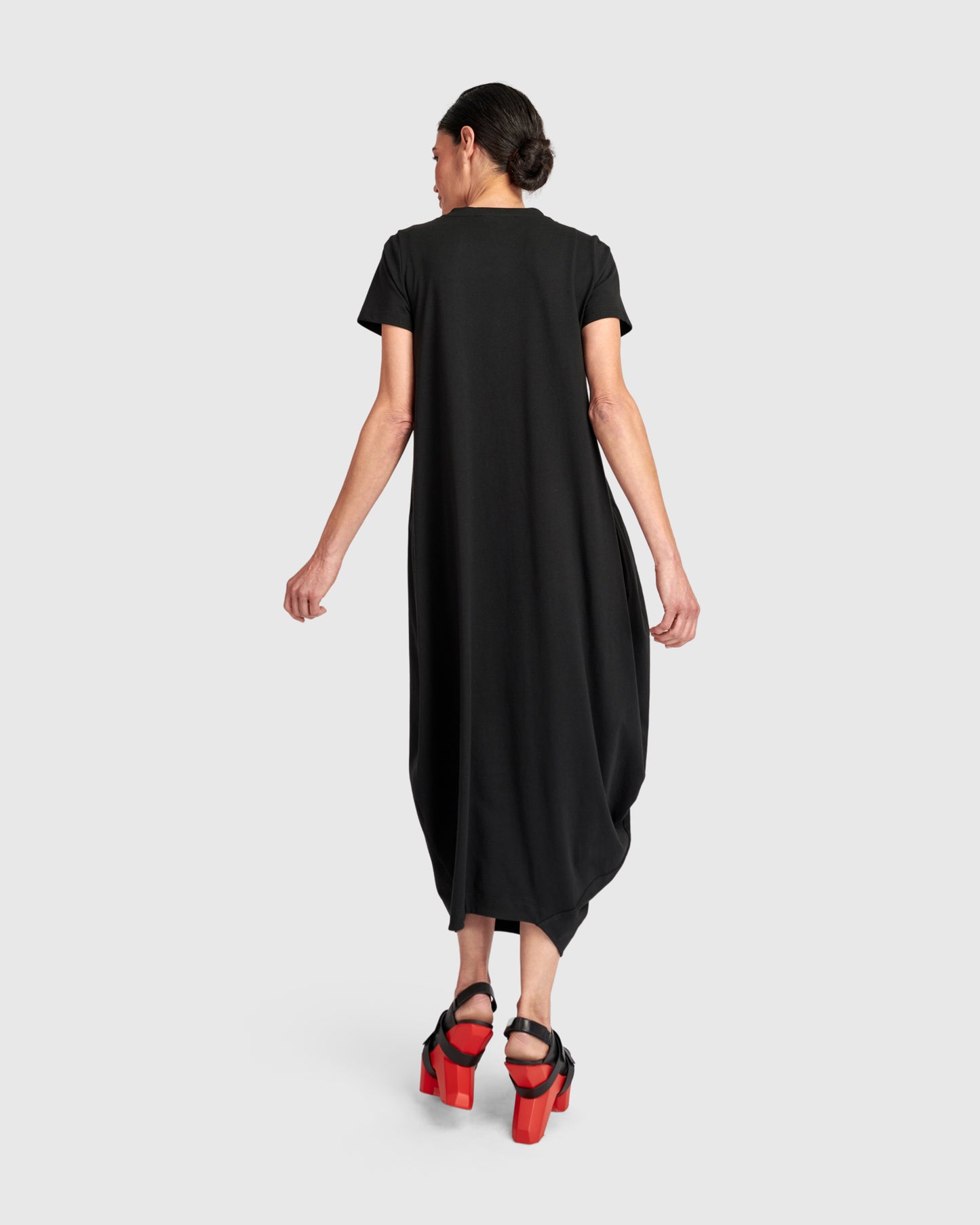 שמלה אורבן מלכה שחורה