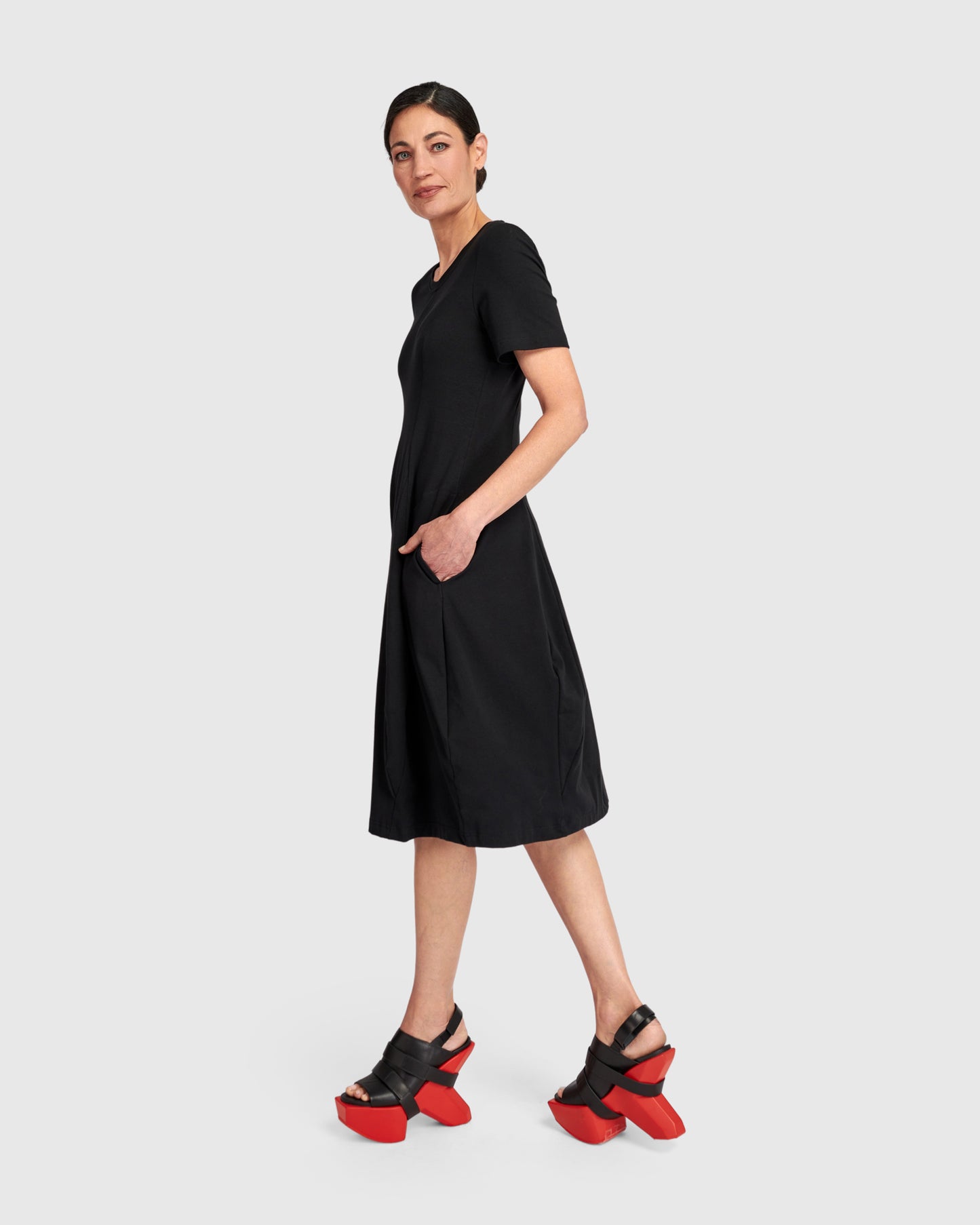 שמלה אורבן מיקי שחורה