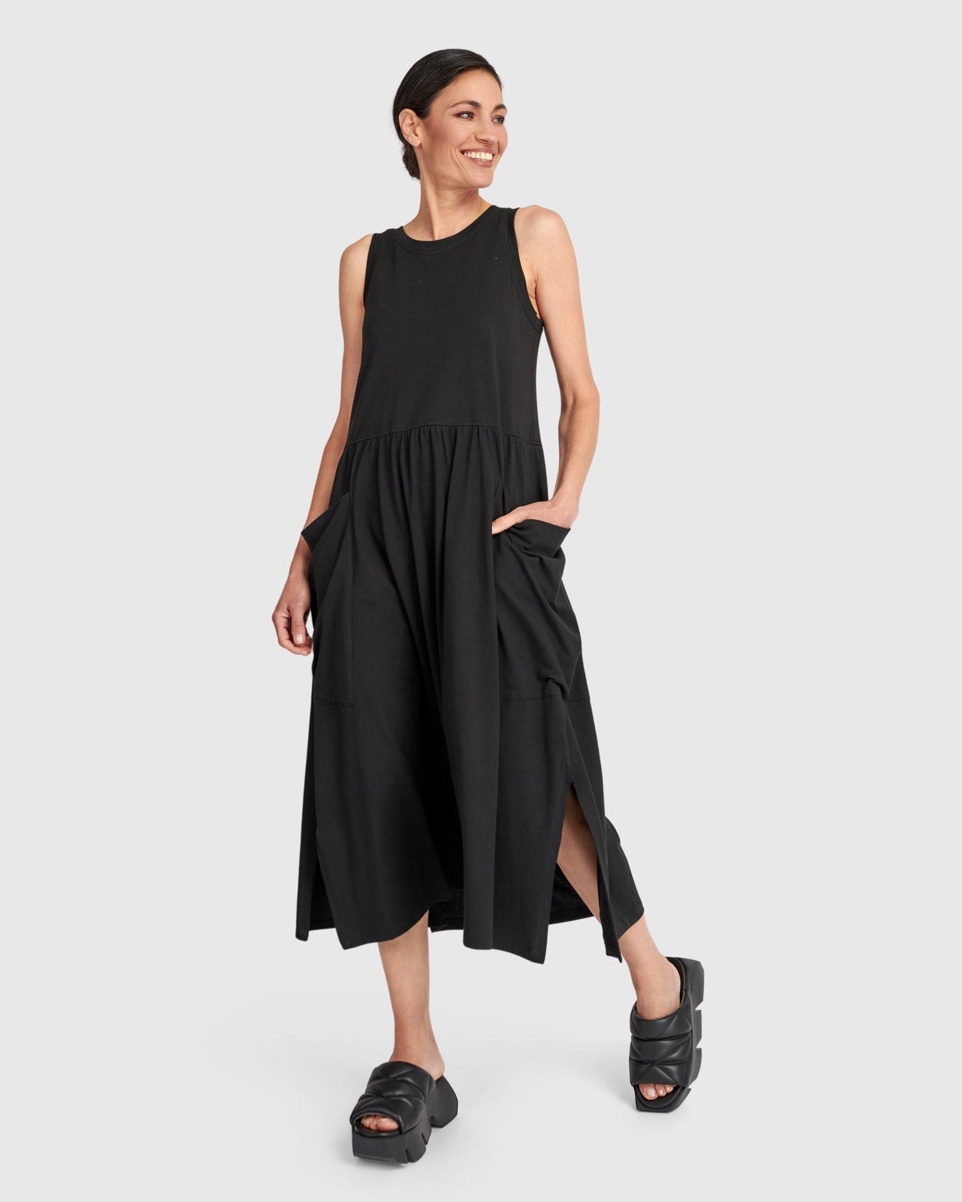 שמלה אורבן גופייה שחורה