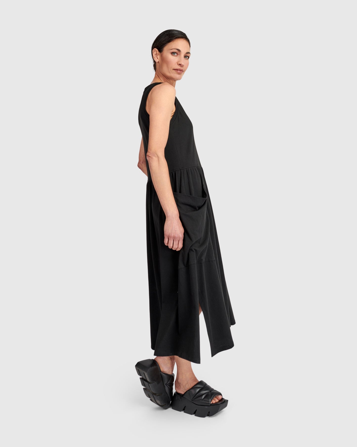 שמלה אורבן גופייה שחורה