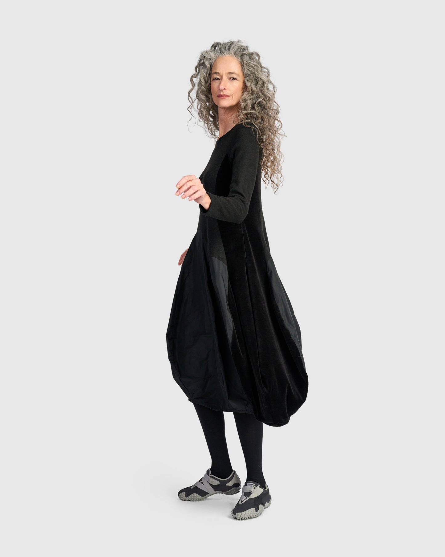 שמלה אורבן מלכה שחורה