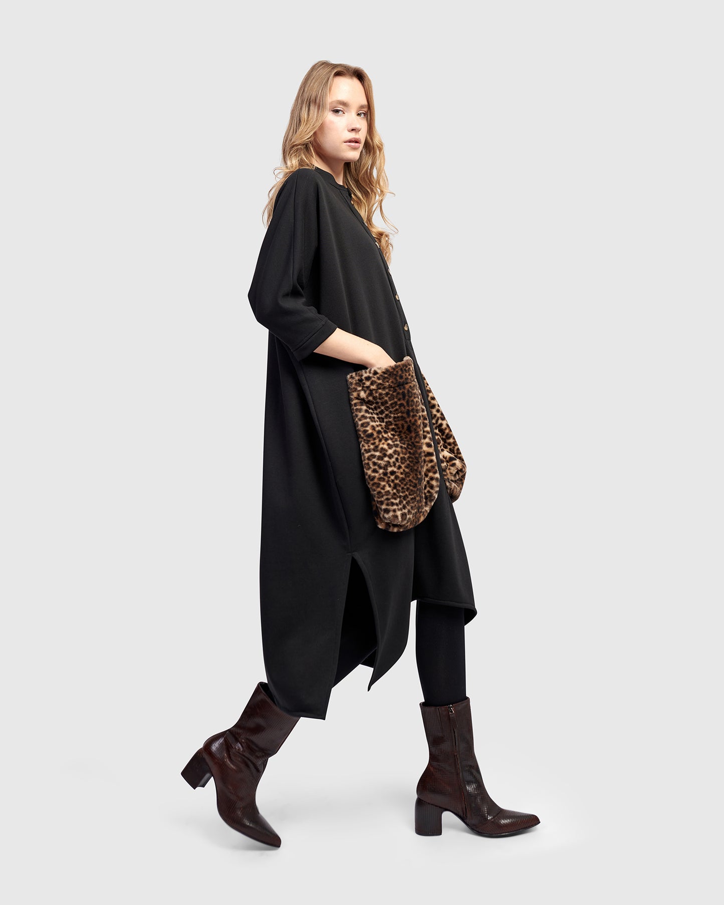 שמלה אורבן פרווה שחורה