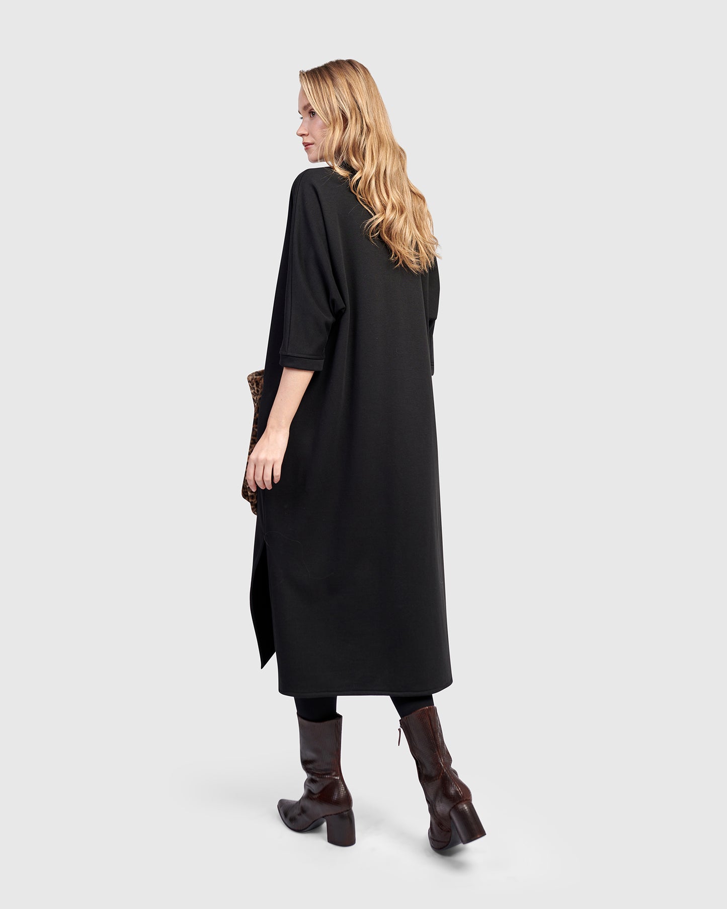 שמלה אורבן פרווה שחורה