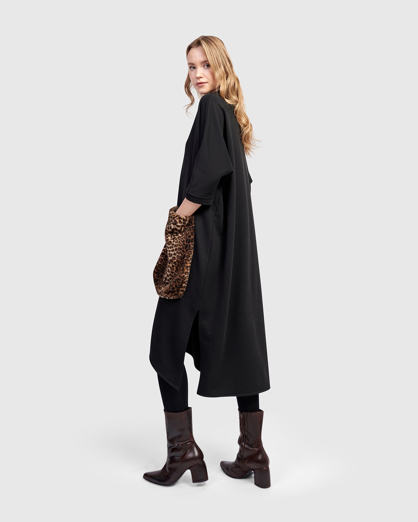 שמלה אורבן פרווה שחורה