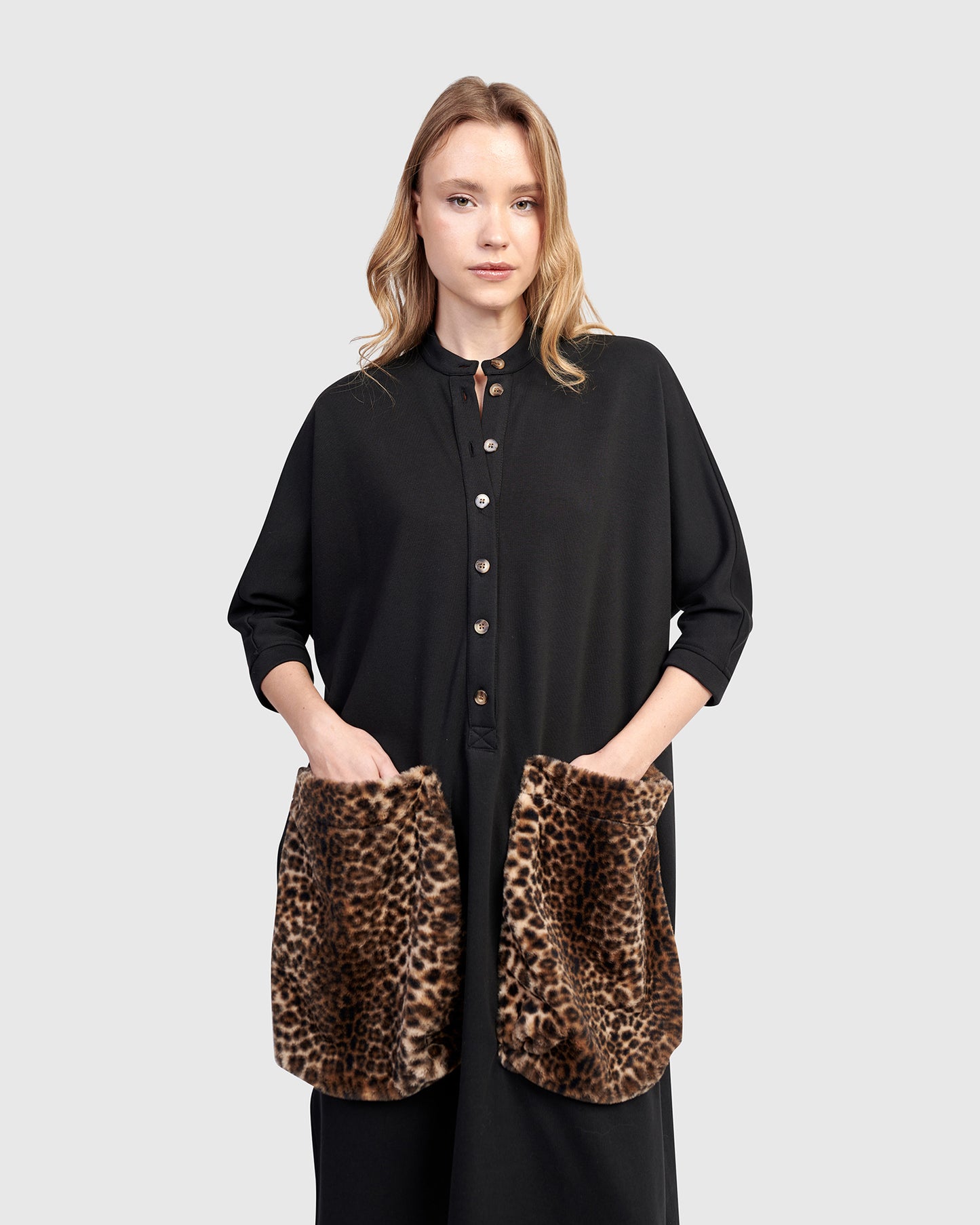 שמלה אורבן פרווה שחורה