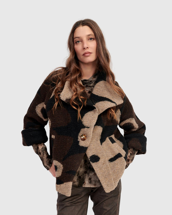 ז'קט חשוב פרח