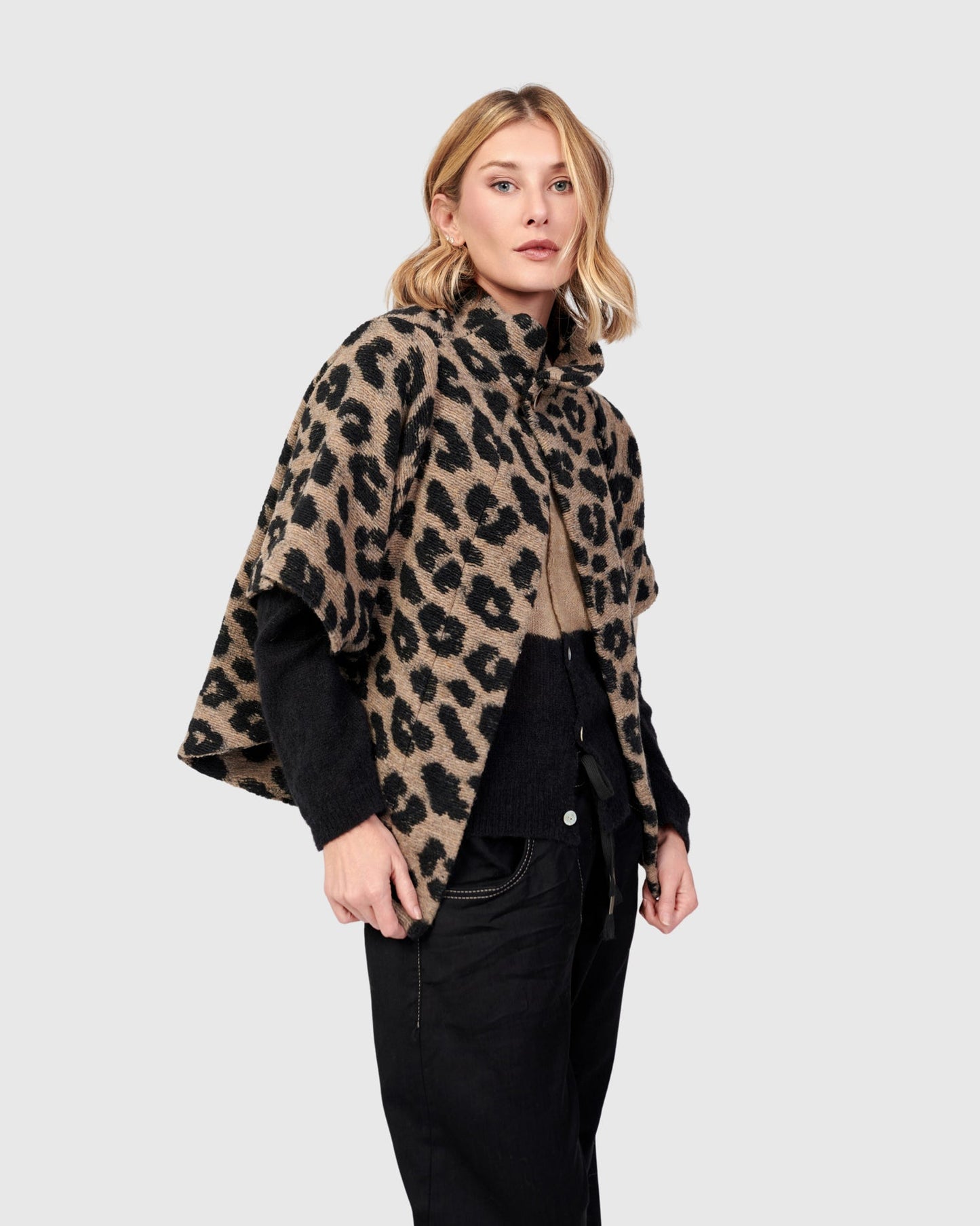 ווסט קצר לאופרד מנומר