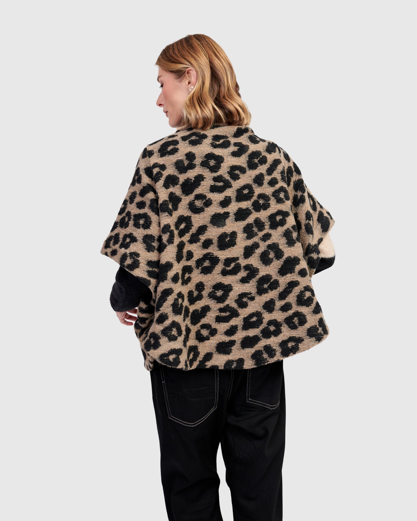 ווסט קצר לאופרד מנומר