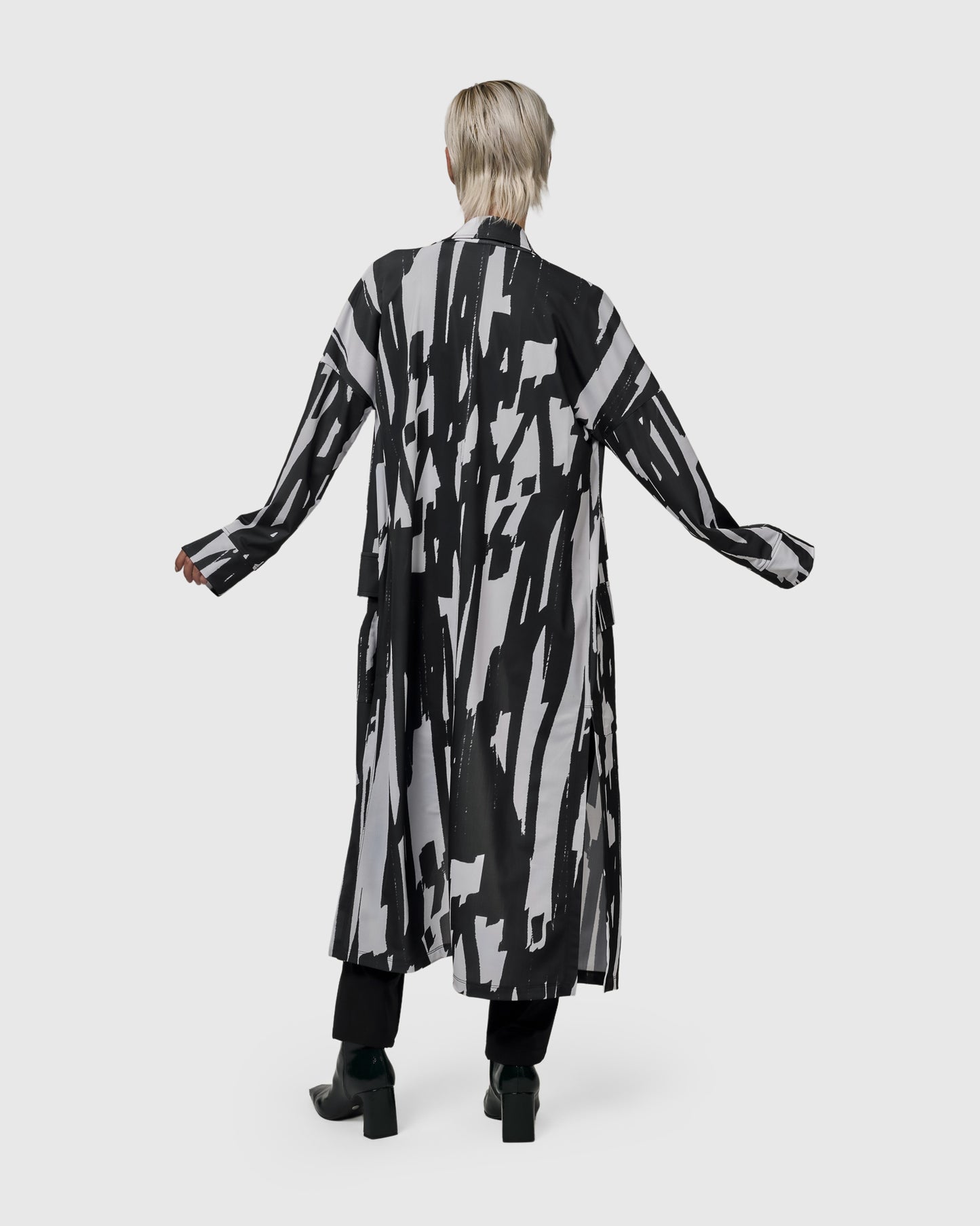 שמלה סופי שחור לבן