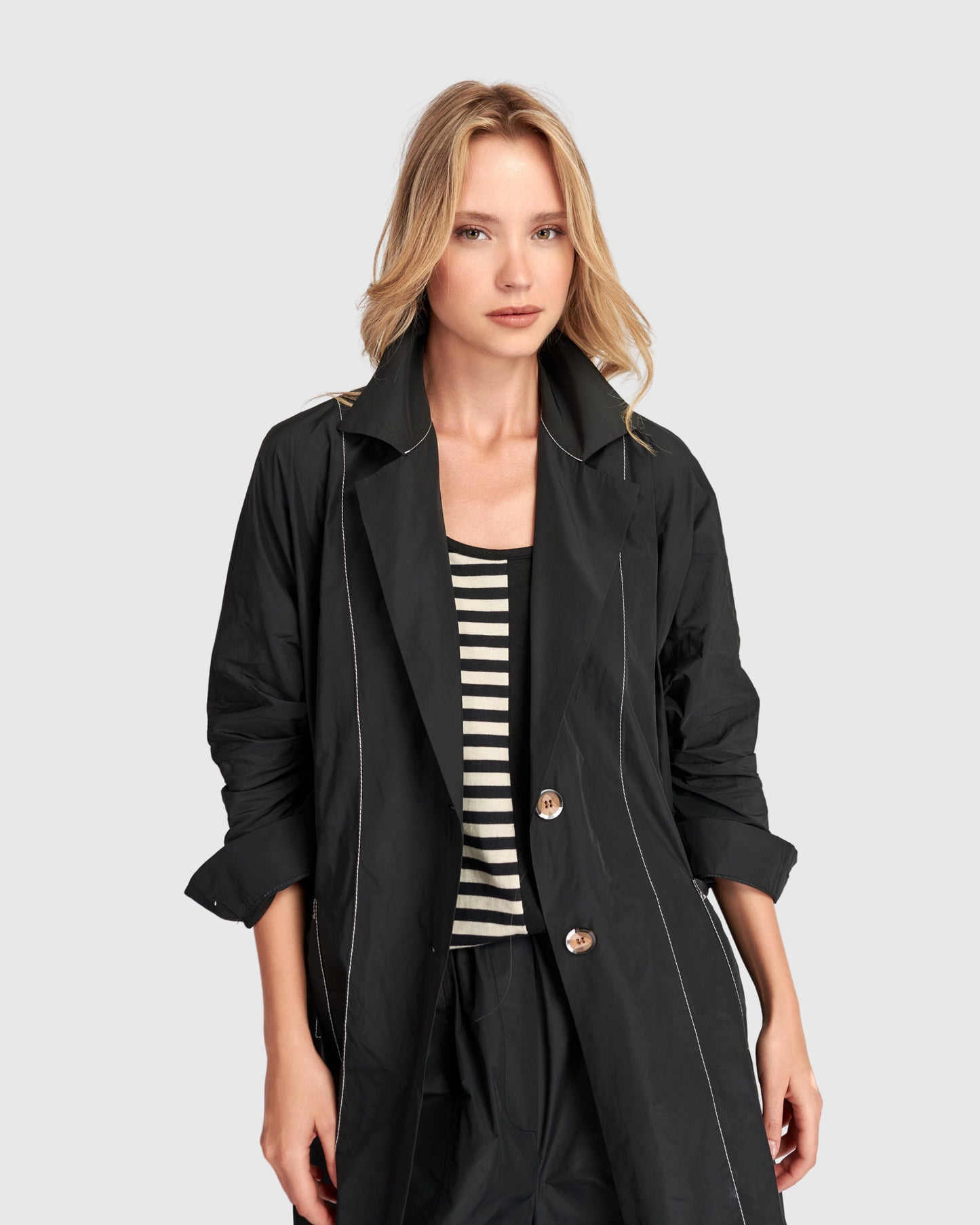 מעיל אורבן טרנץ' שחור