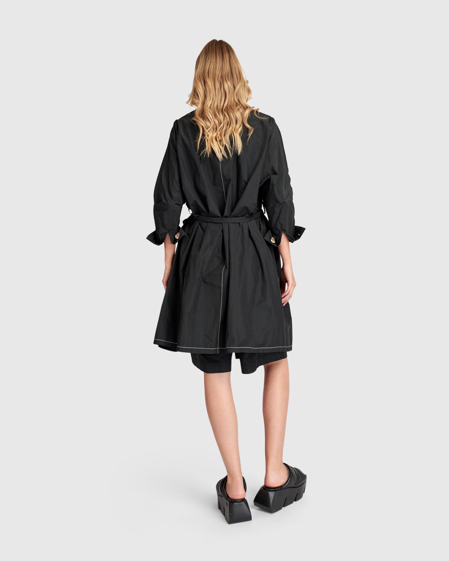 מעיל אורבן טרנץ' שחור