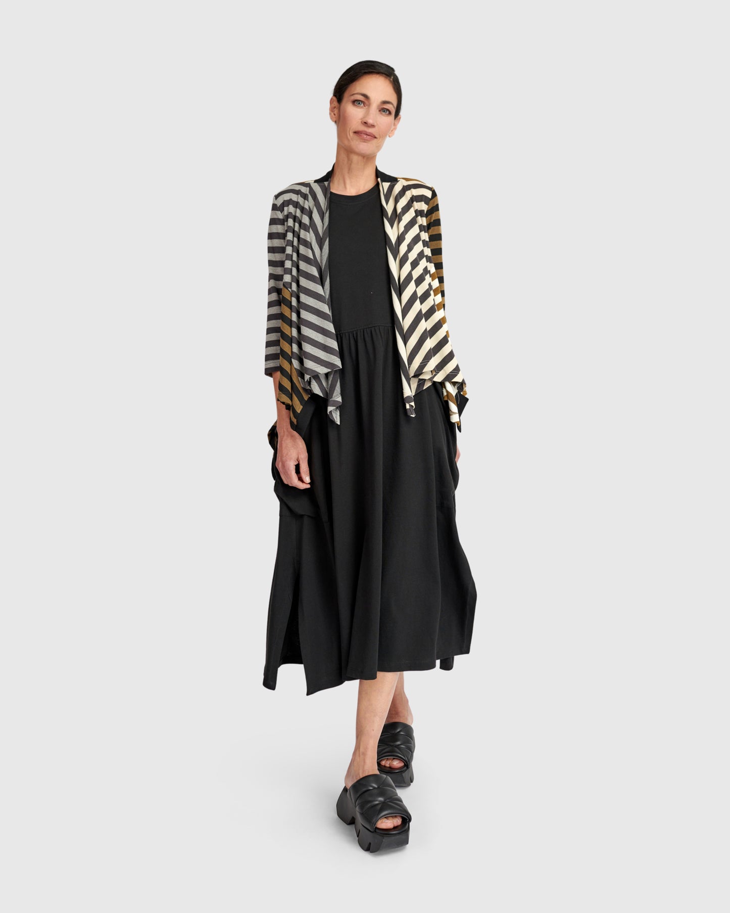 שמלה אורבן גופייה שחורה